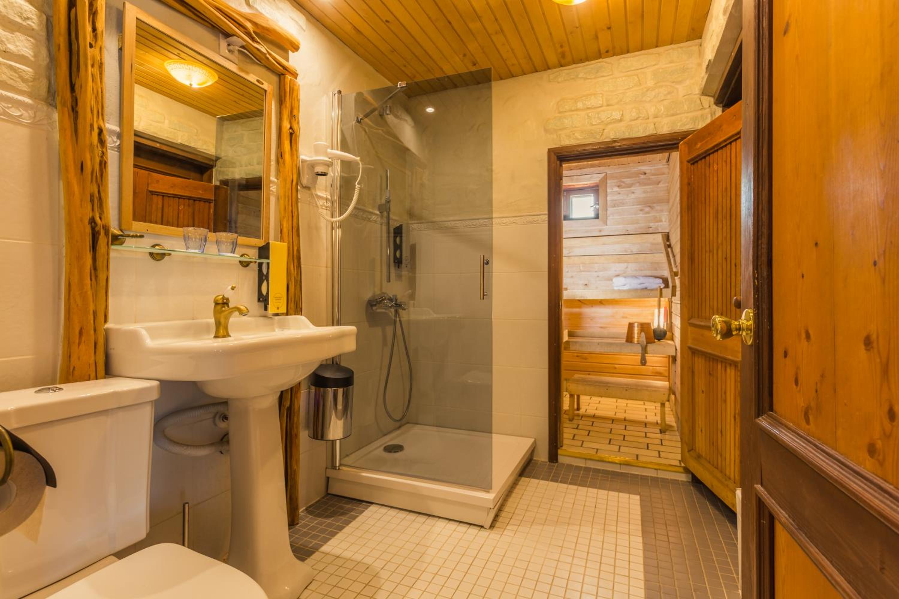 Suite with Sauna - Photo 12