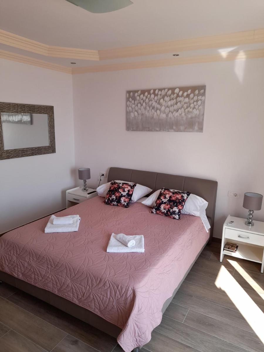 Studio with Terrace and Sea View (2 Adults)