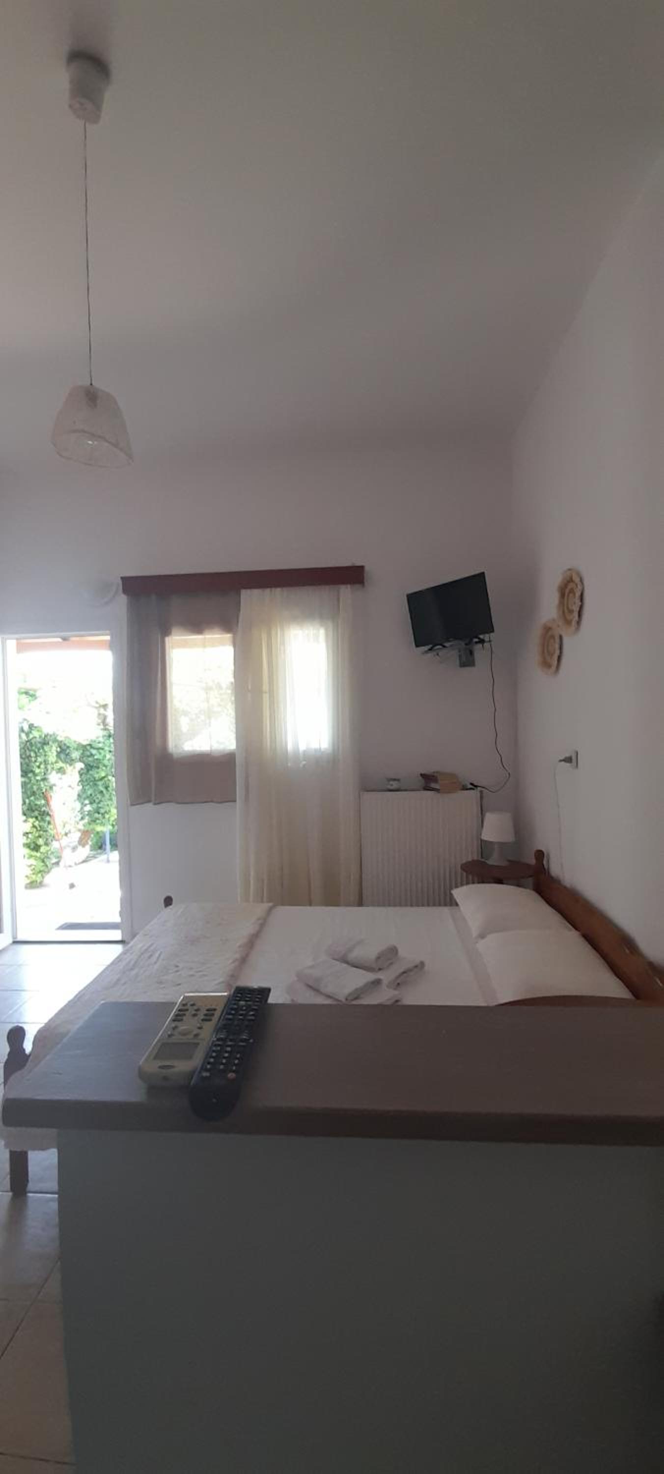 Double Room with Balcony - Photo 4