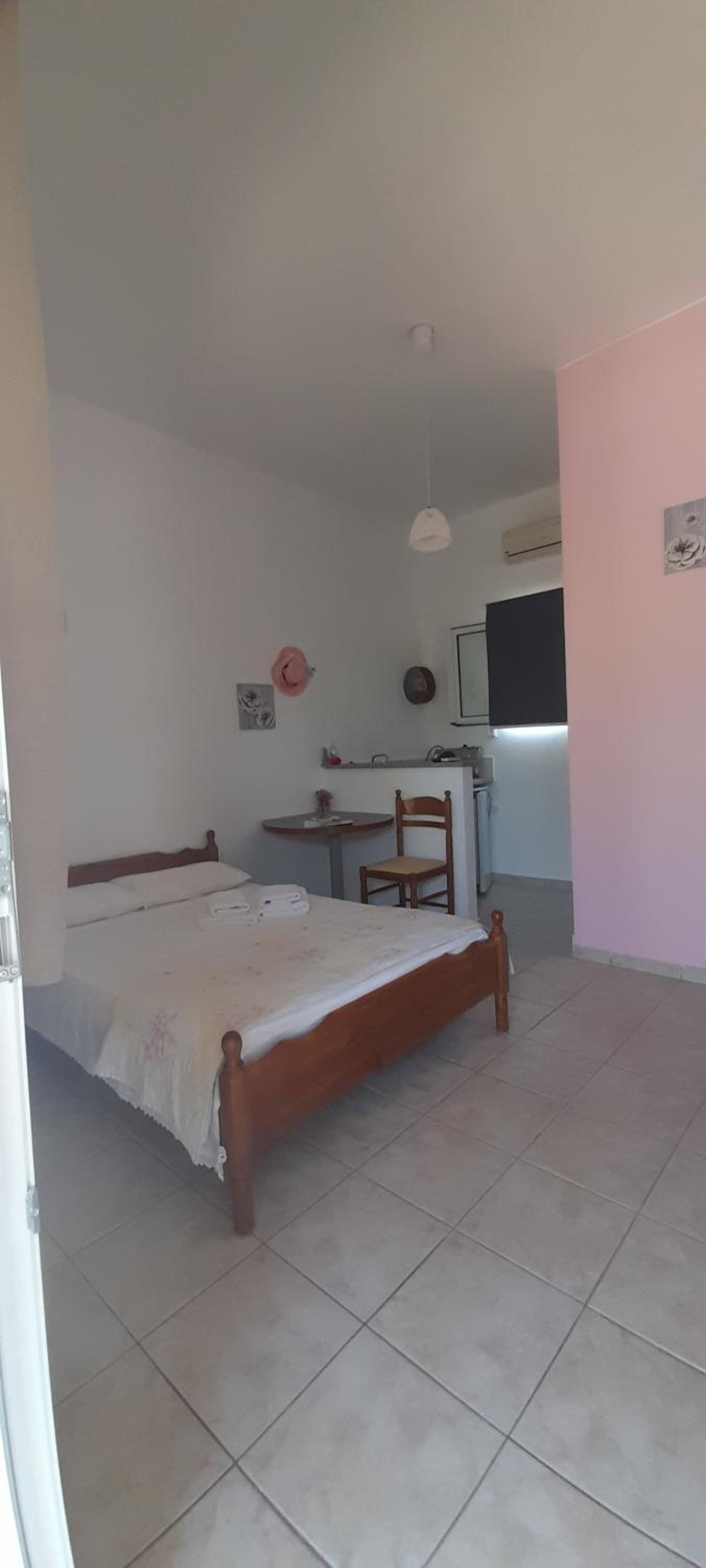 Double Room with Balcony - Photo 3
