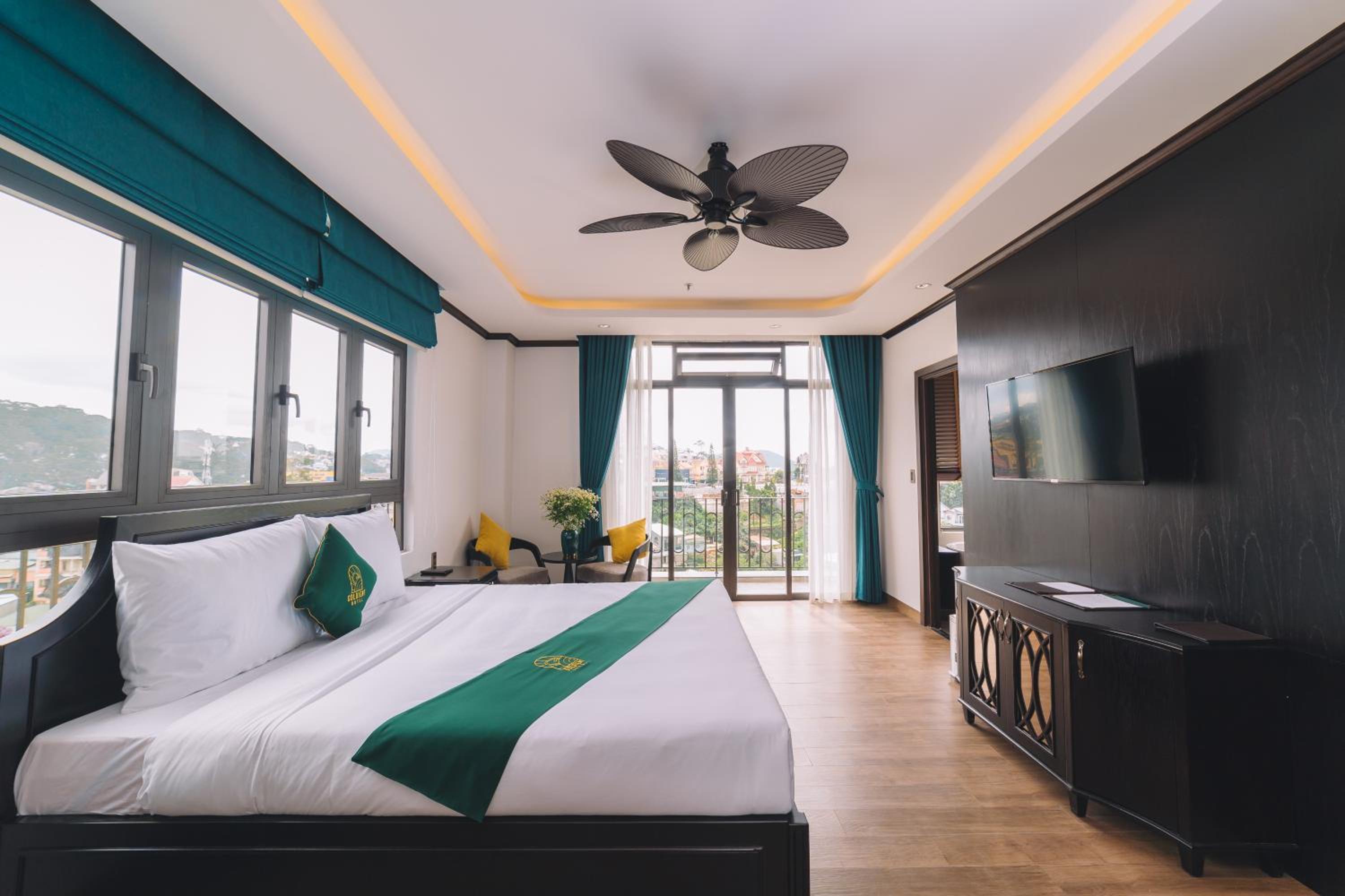 King Room with Balcony photo 3