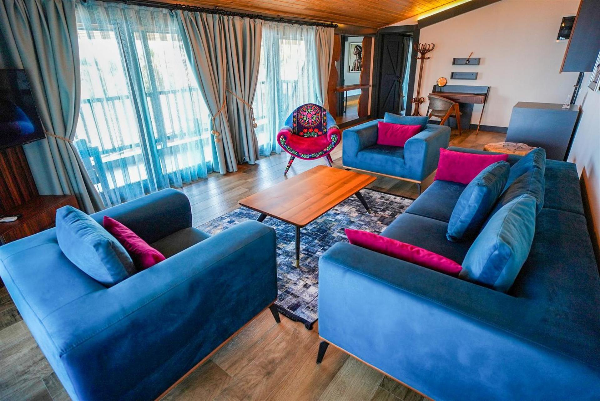 Zeus Suite Room - Photo 8