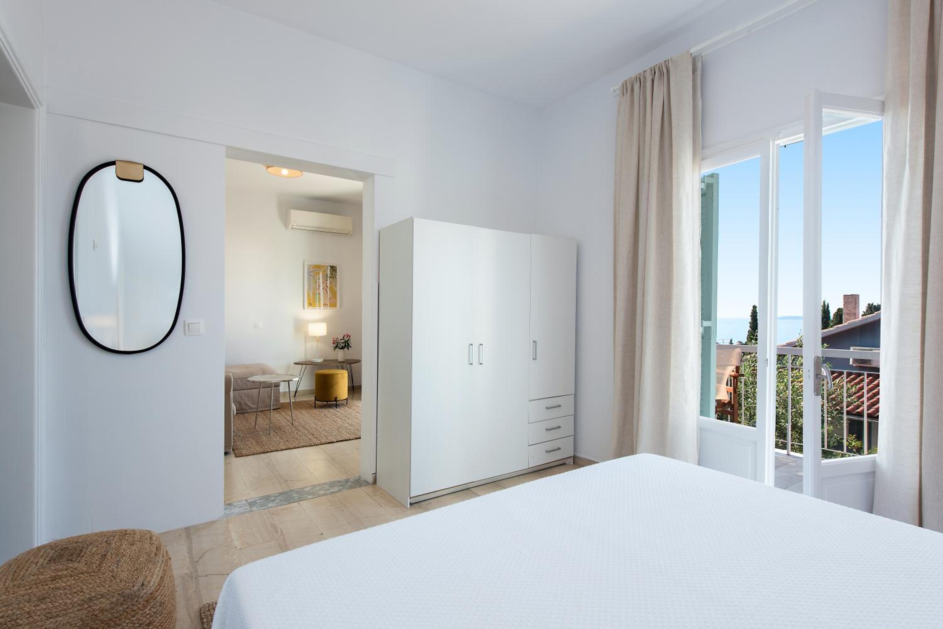 Deluxe Suite with Sea View photo 3