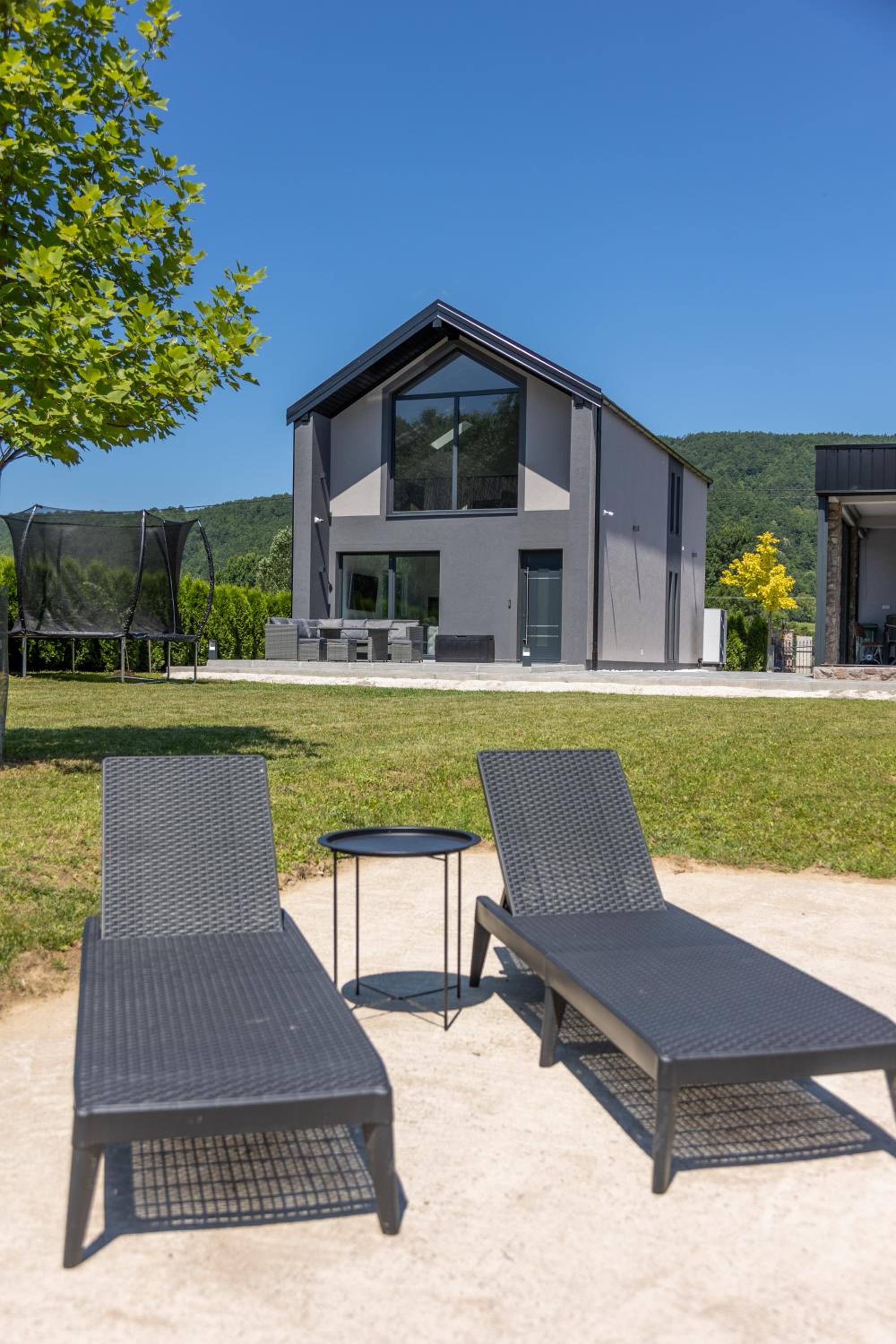 Villa photo 2