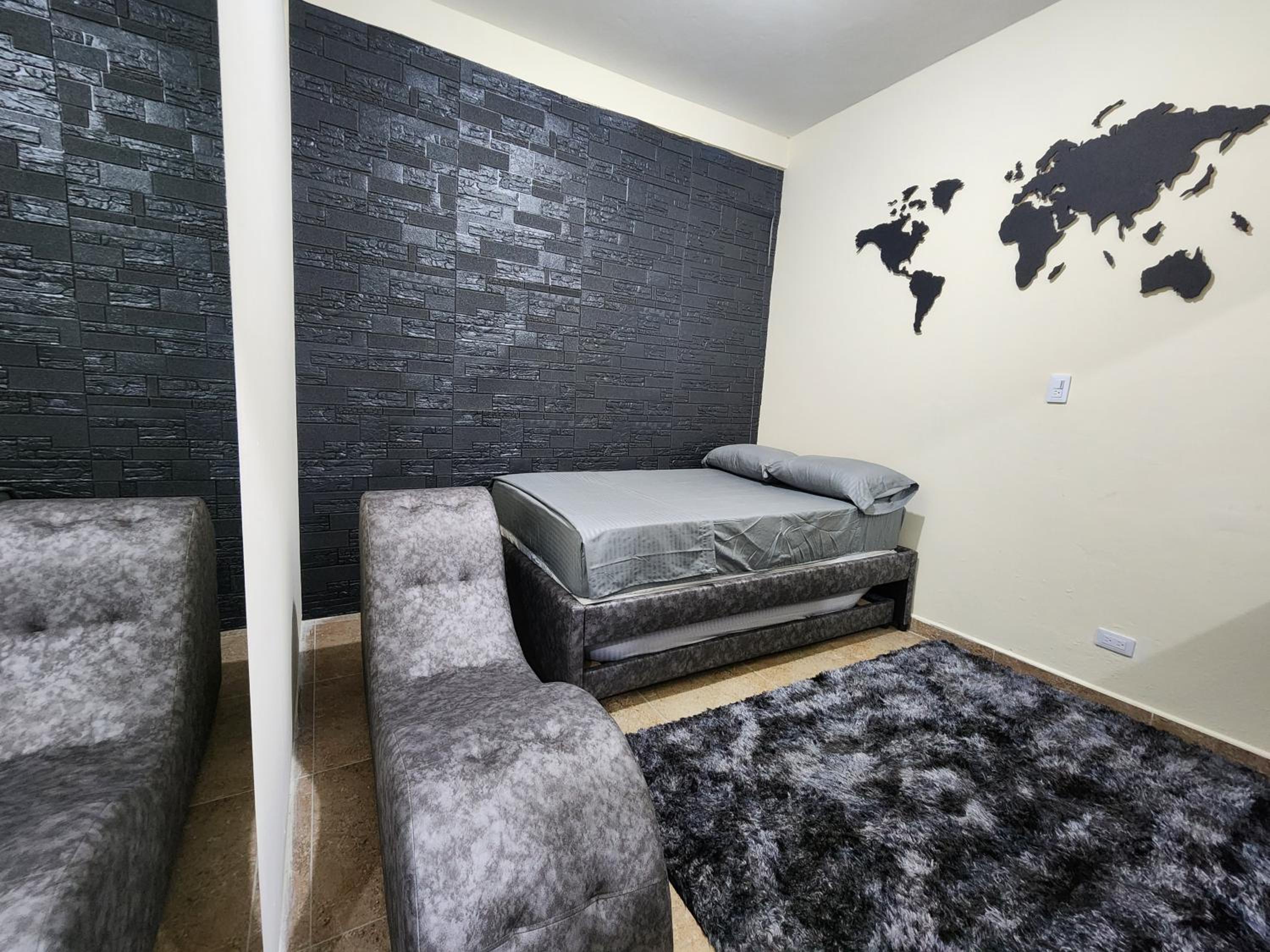One-Bedroom Apartment photo 1