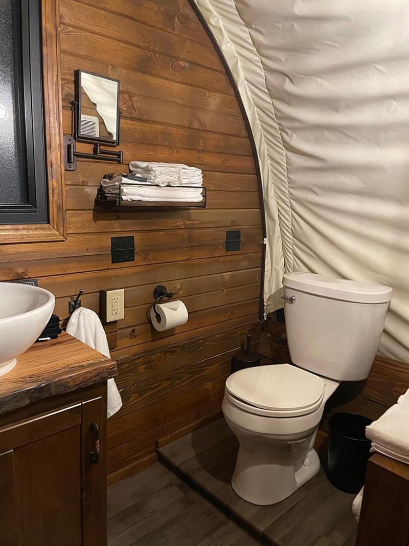 Deluxe Queen Room - Photo 10