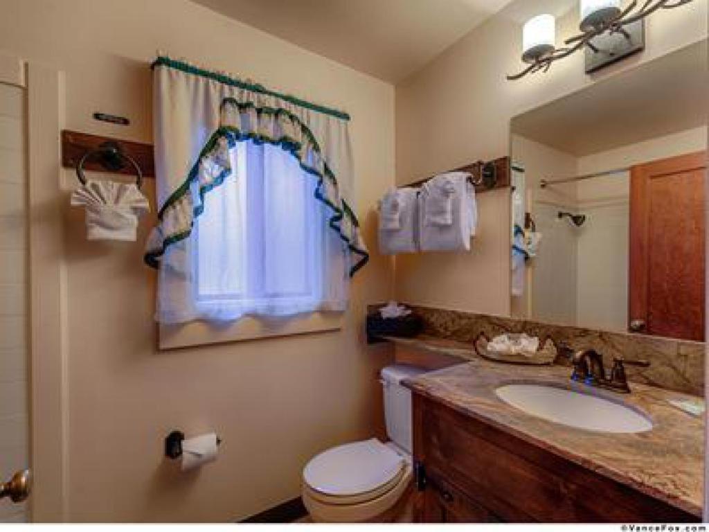 One-Bedroom Apartment - Photo 3