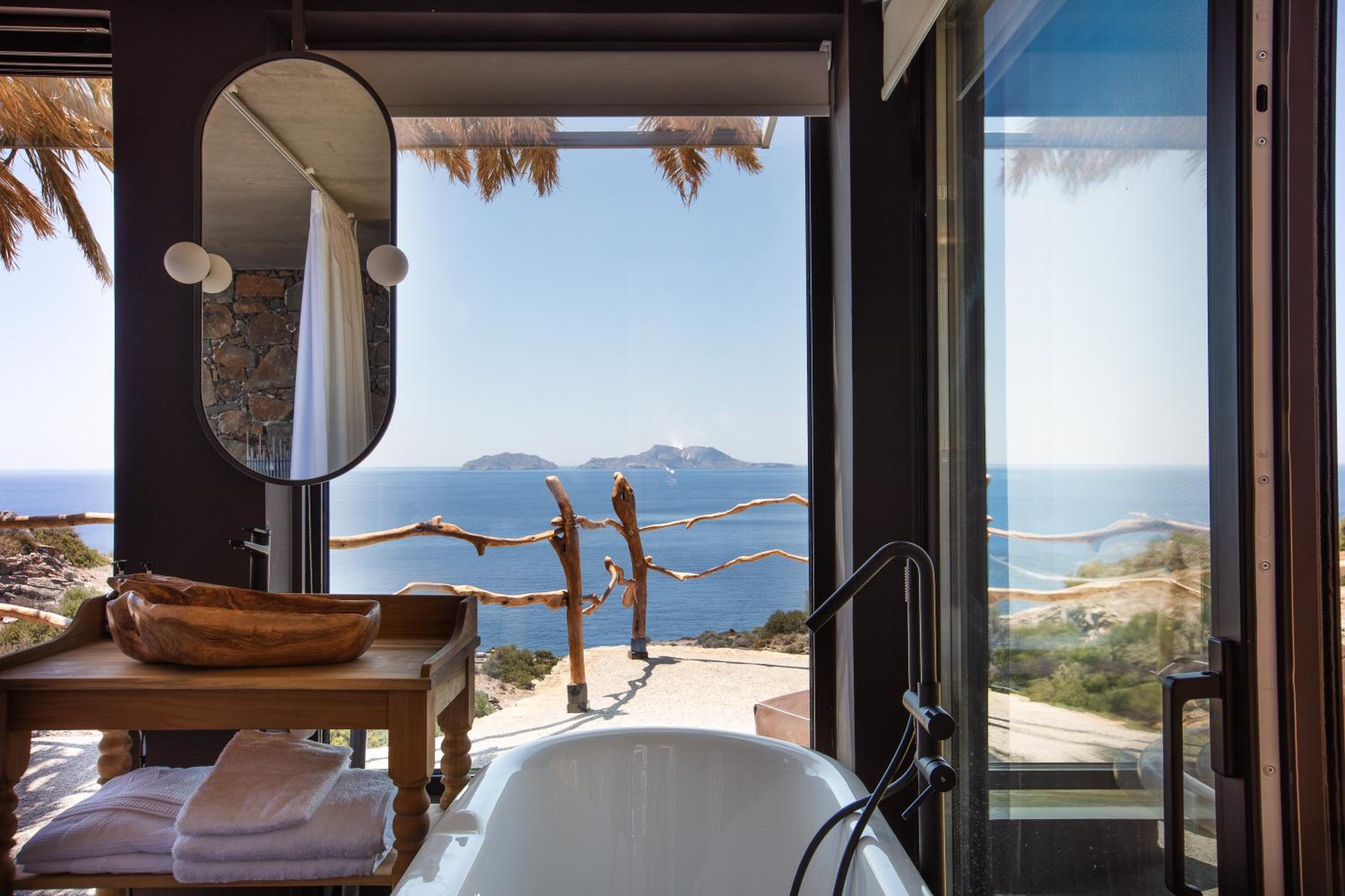 Deluxe Suite with Sea View photo 2