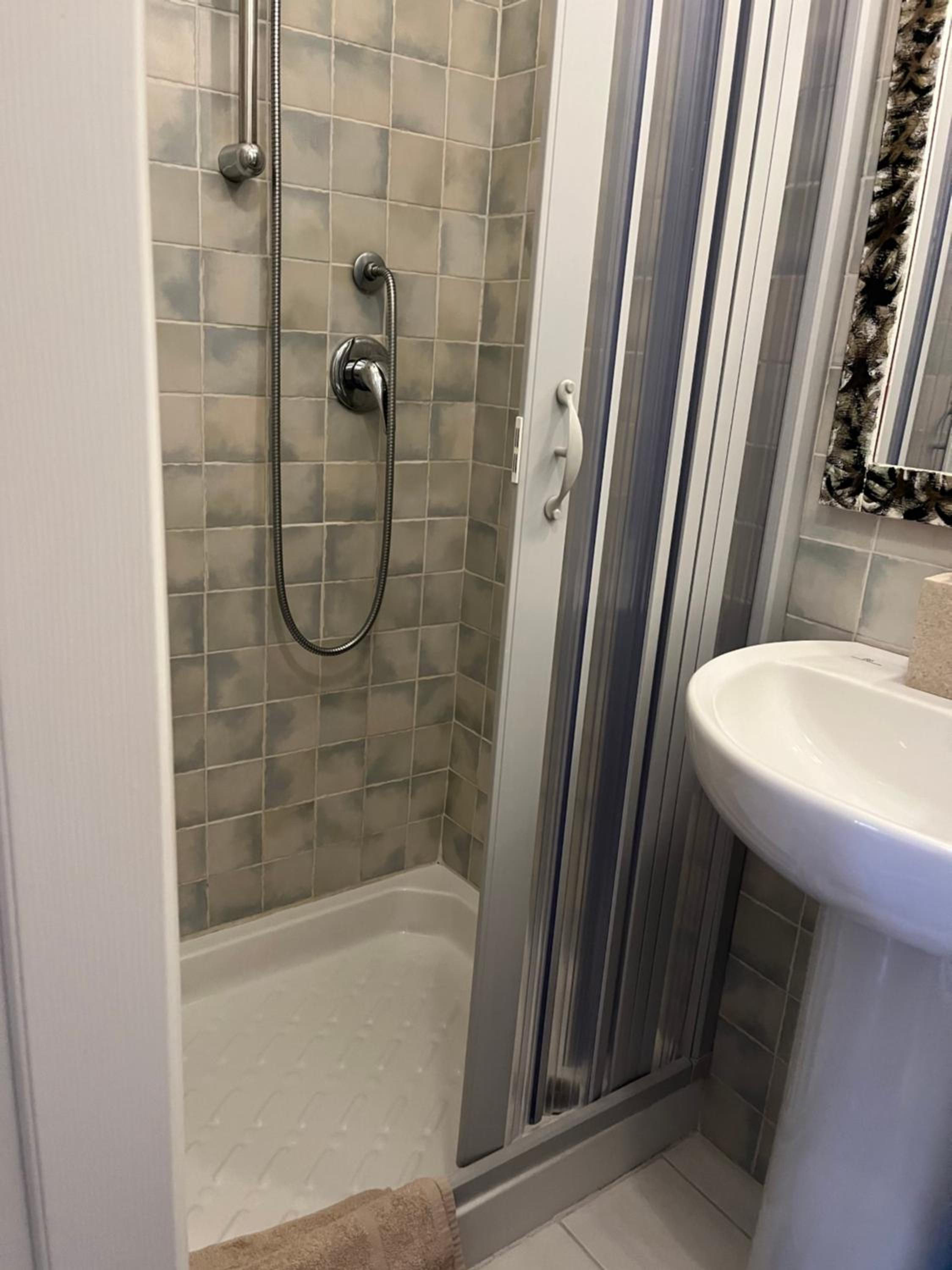 Double Room with Private Bathroom - Photo 3