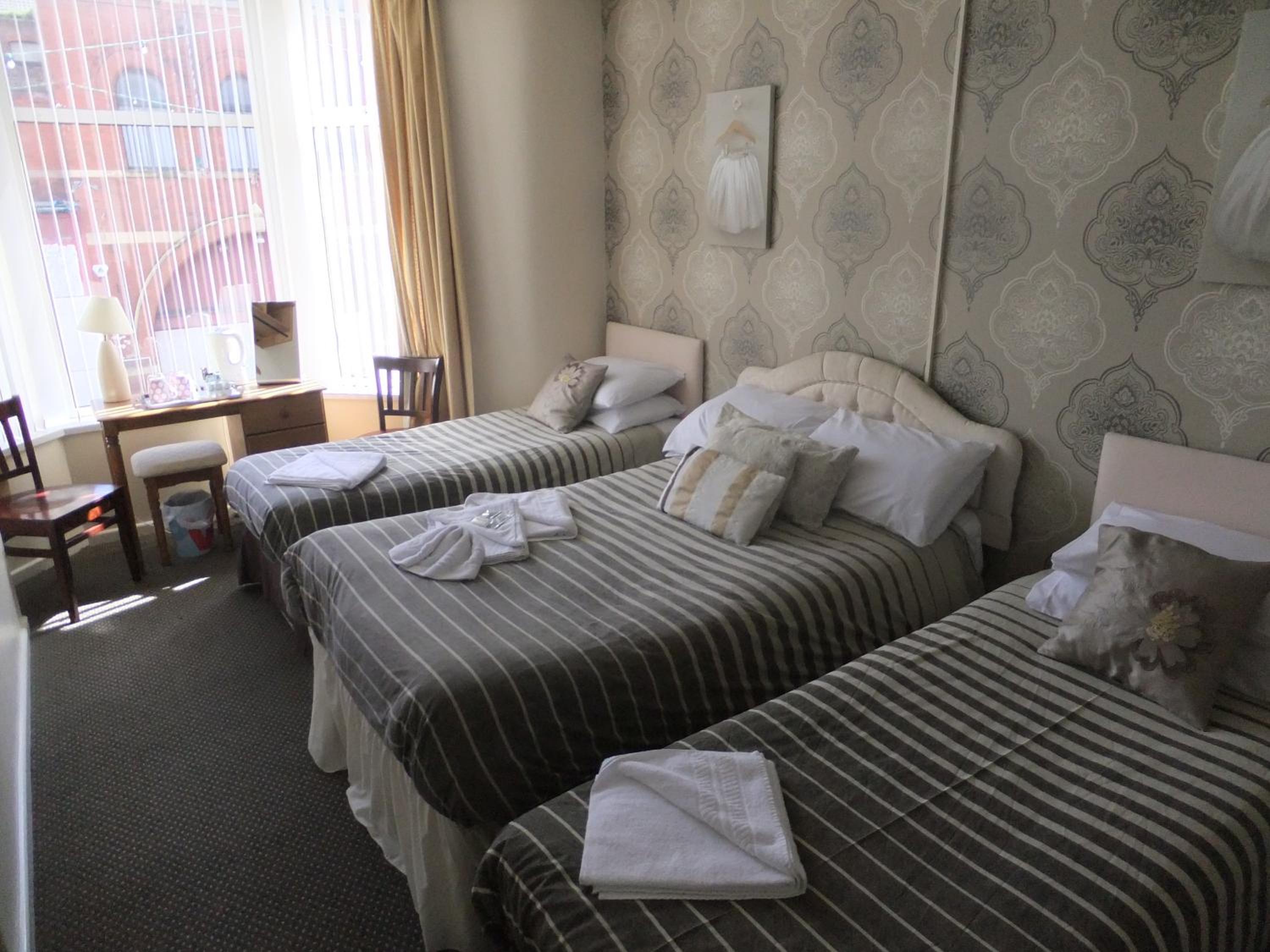 Family Room (2 Adults + 2 Children)