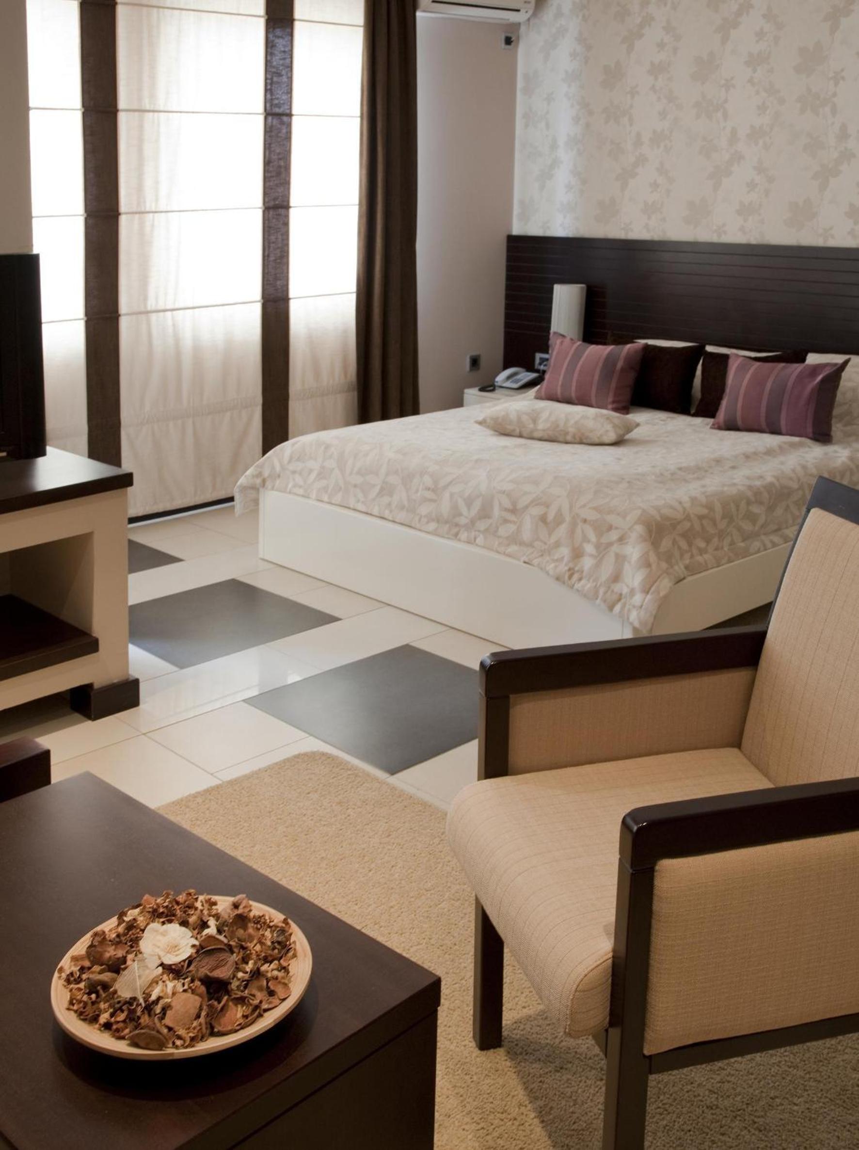 Standard Triple Room - Photo 2