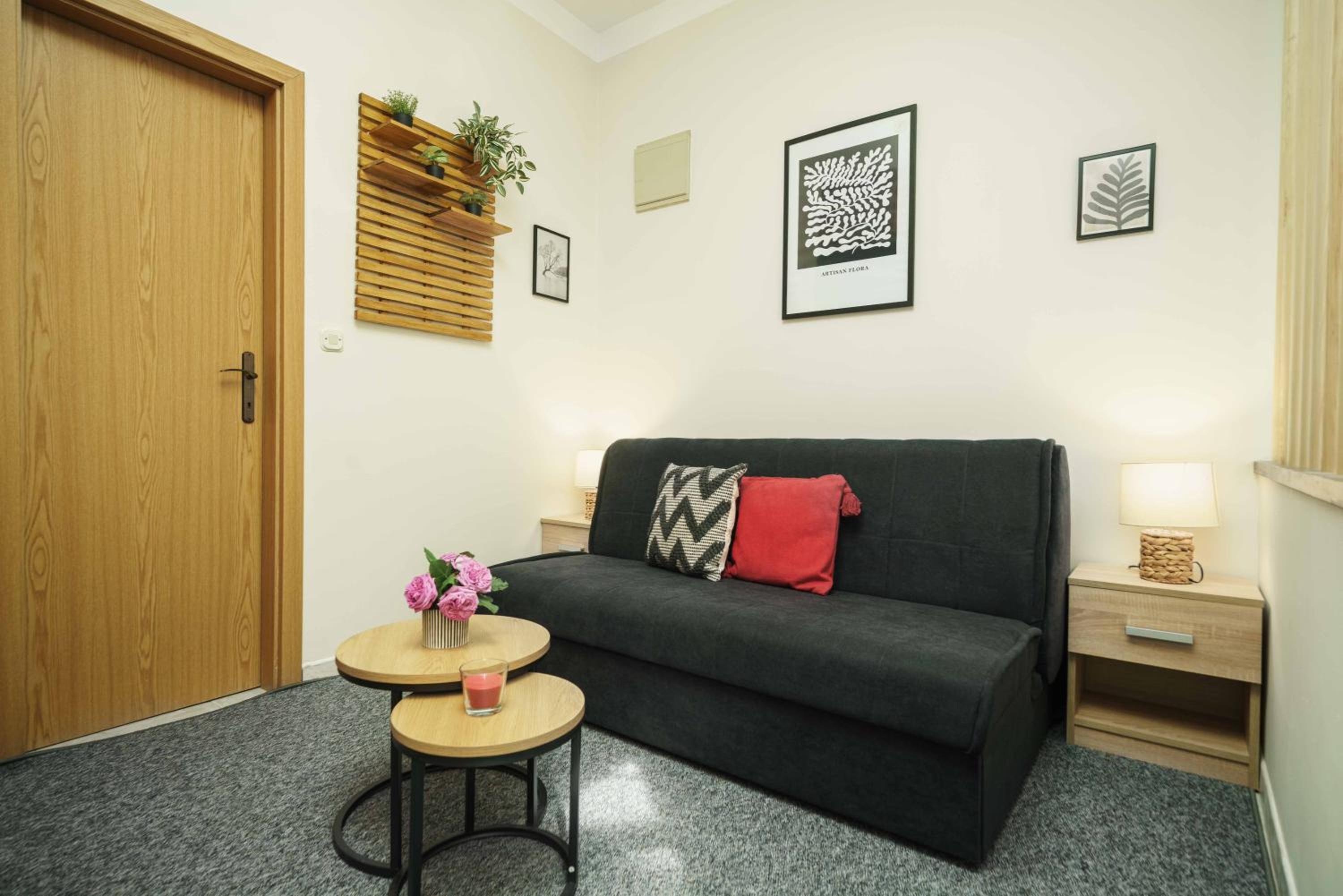 One-Bedroom Apartment