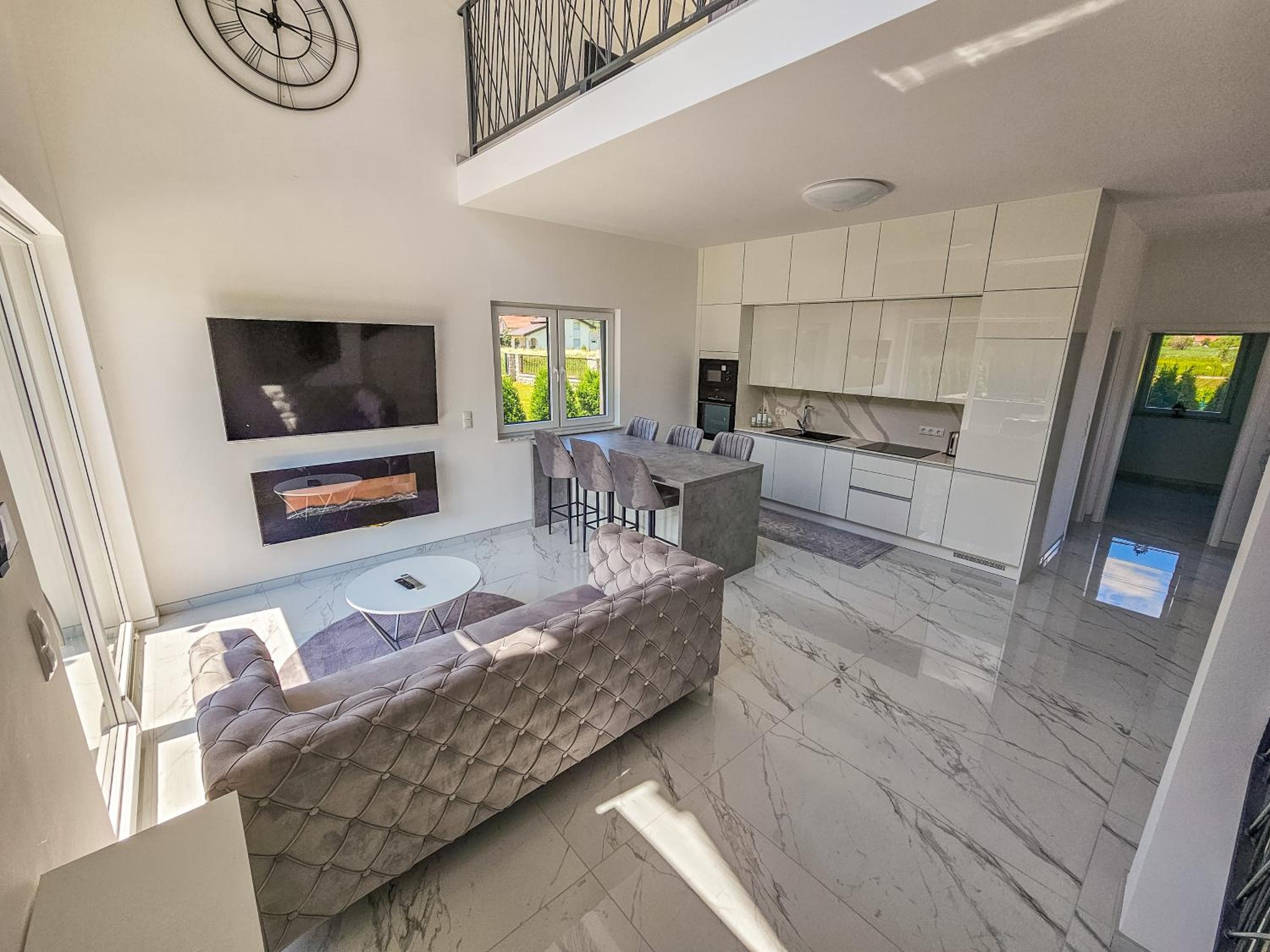 Villa photo 1