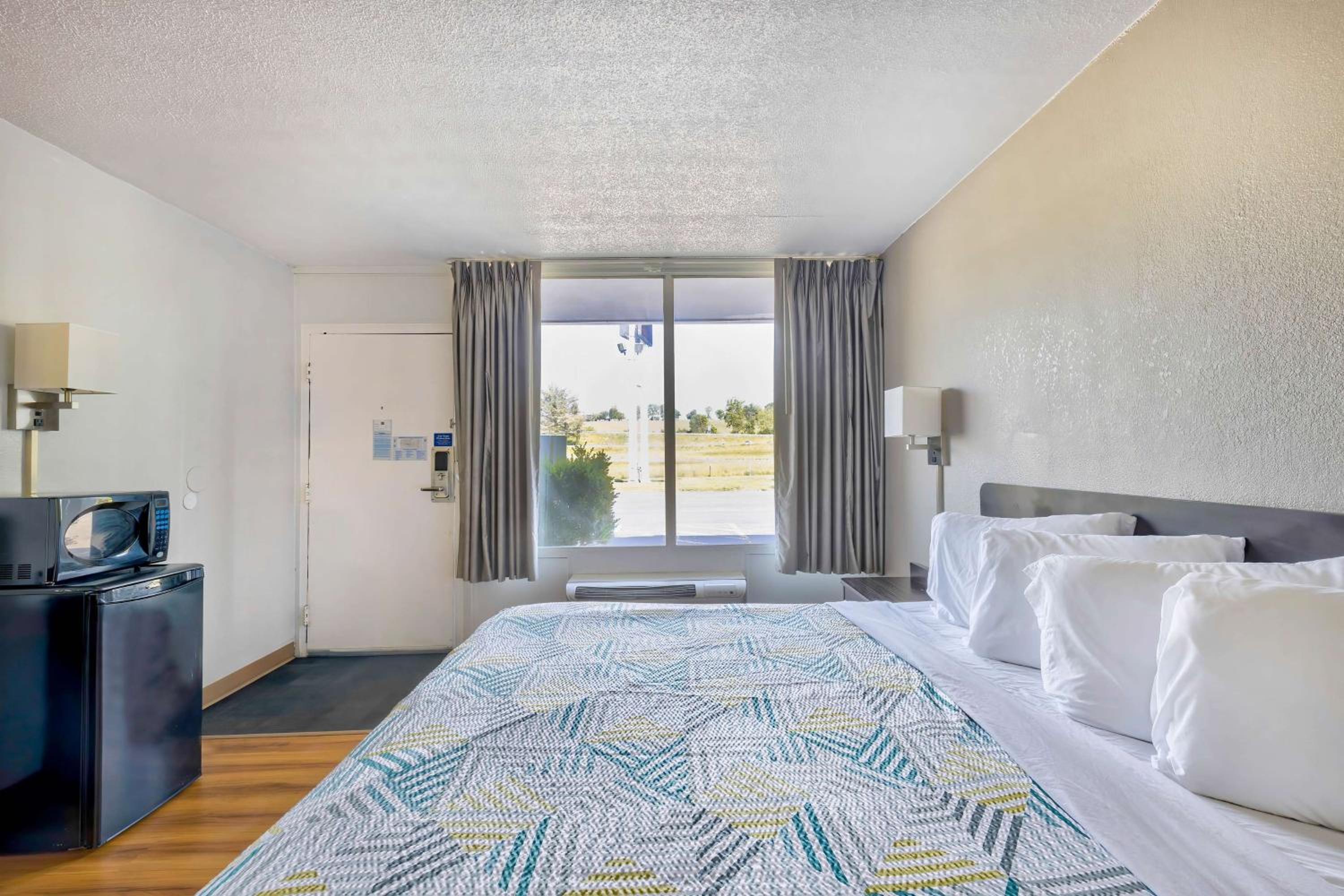 King Room - Disability Access - Non-Smoking