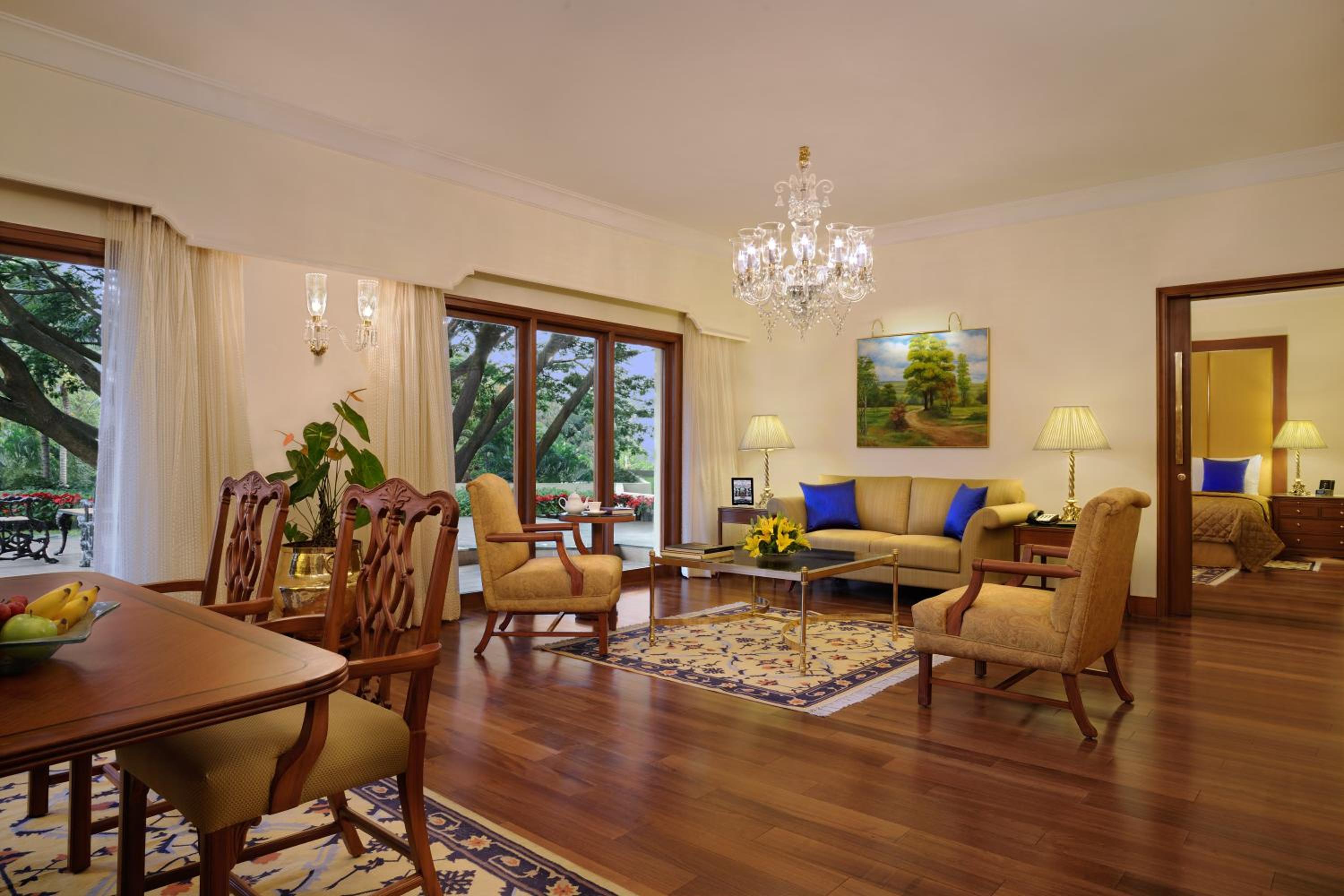 Deluxe Suite with Private Balcony - Photo 6
