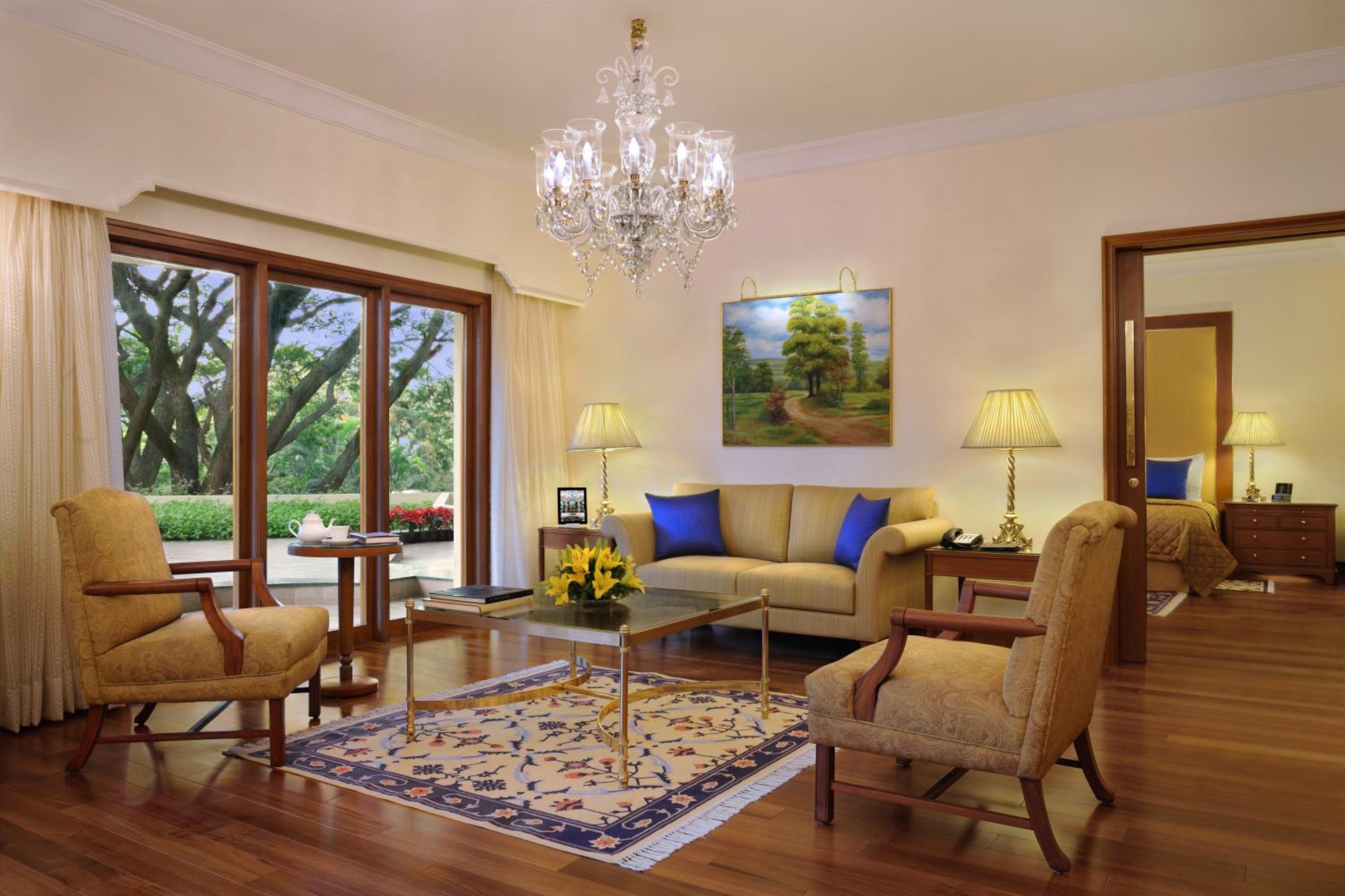 Deluxe Suite with Private Balcony - Photo 5