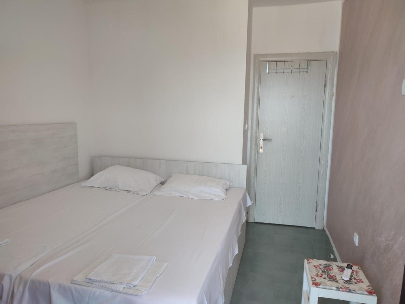 Standard Double Room with Shared Bathroom photo 1