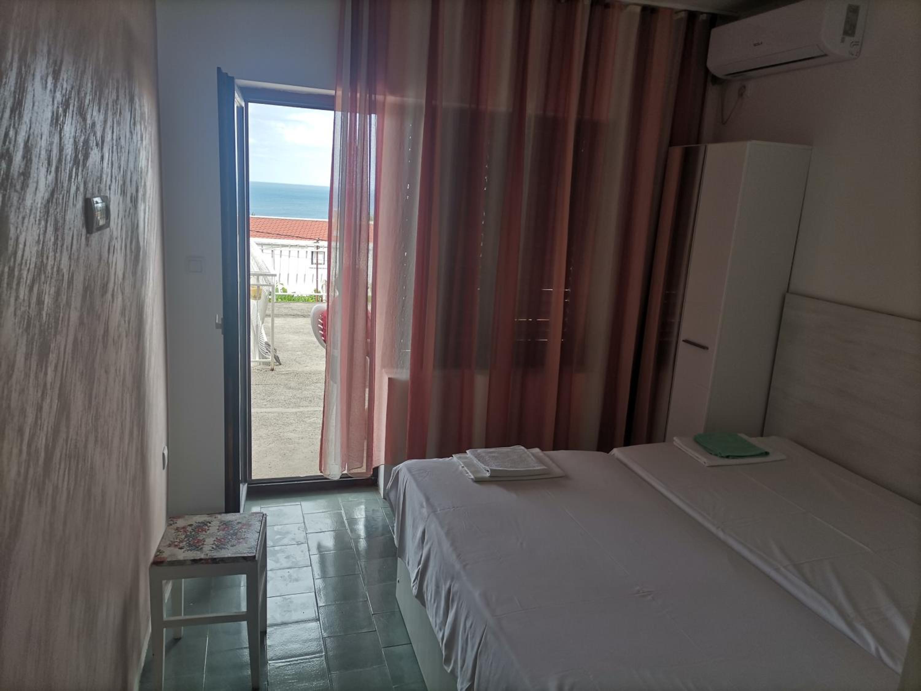 Standard Double Room with Shared Bathroom photo 3