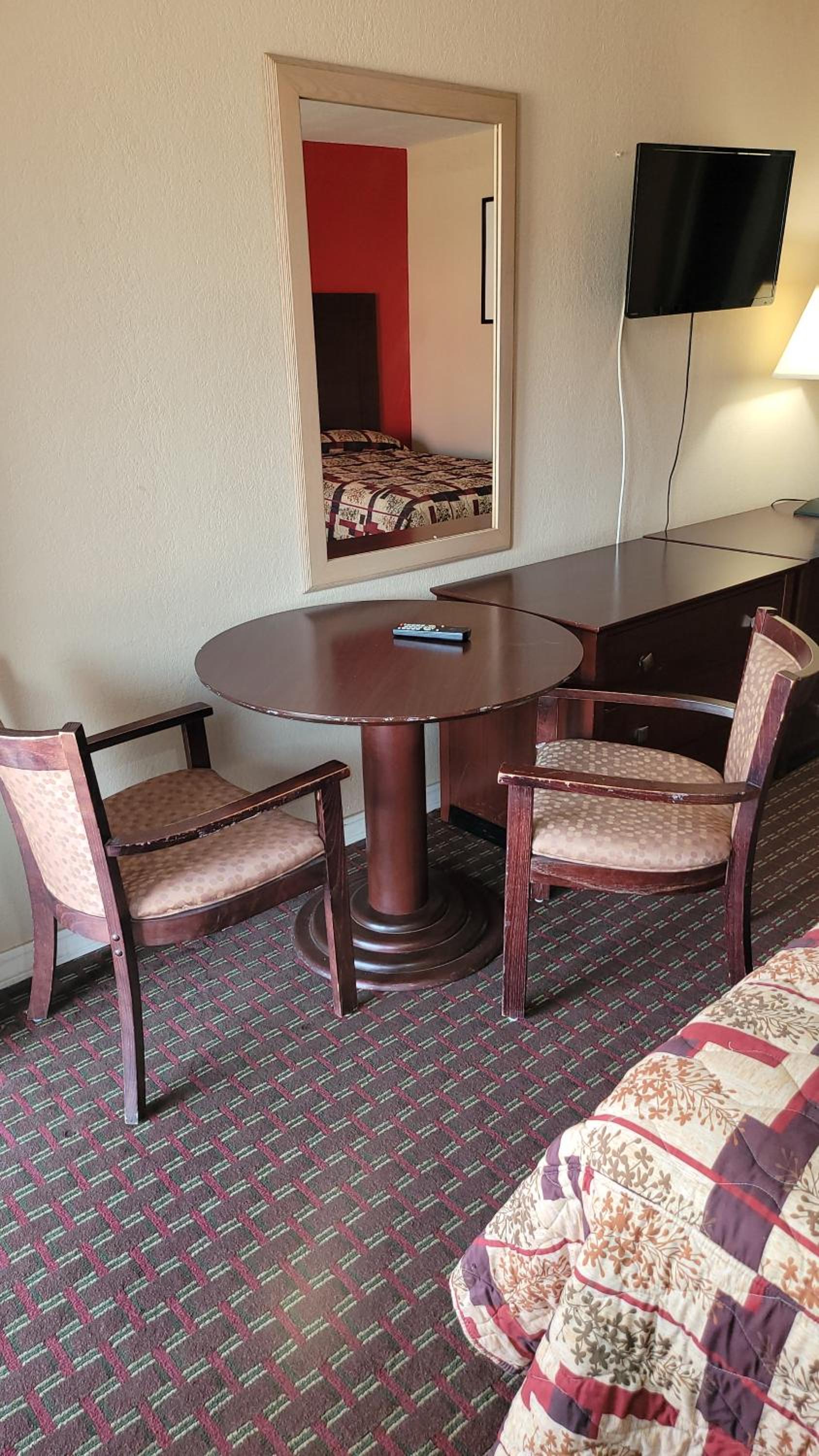 Budget Double Room - Photo 2