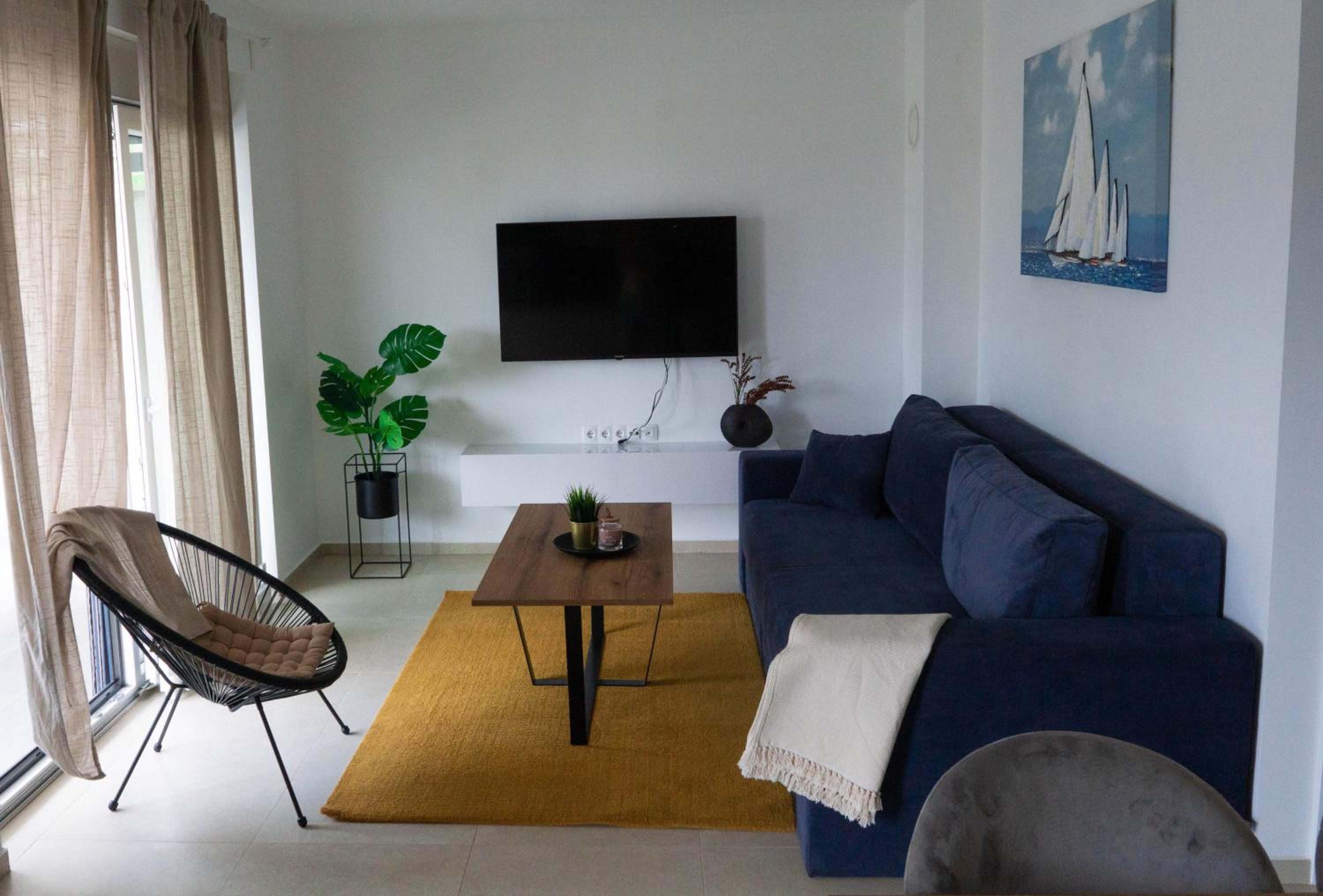 Apartment with Balcony photo 2