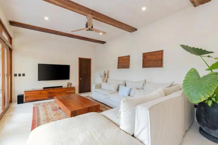 Deluxe Family Suite photo 1
