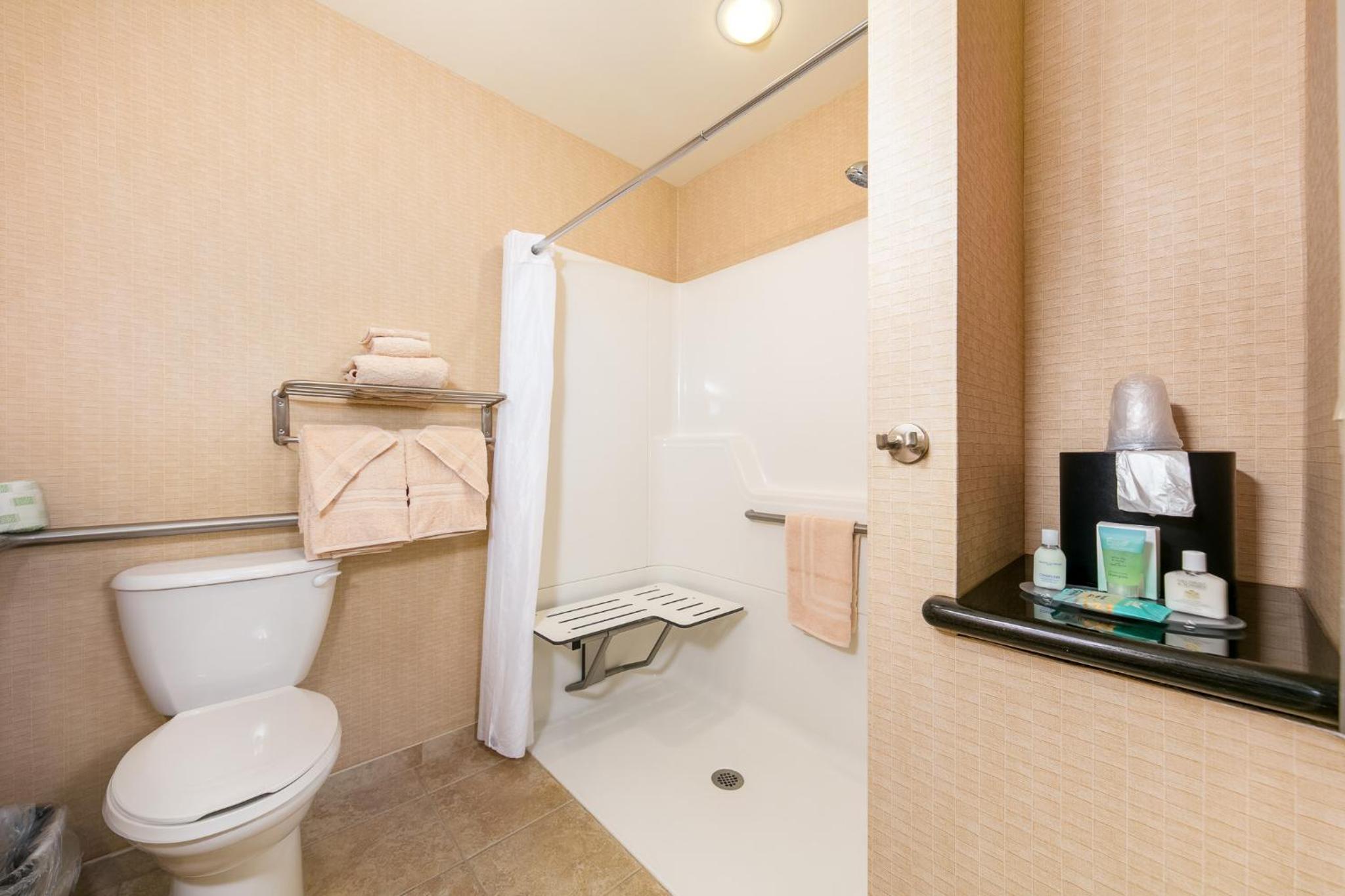 Queen Room - Disability Access photo 3