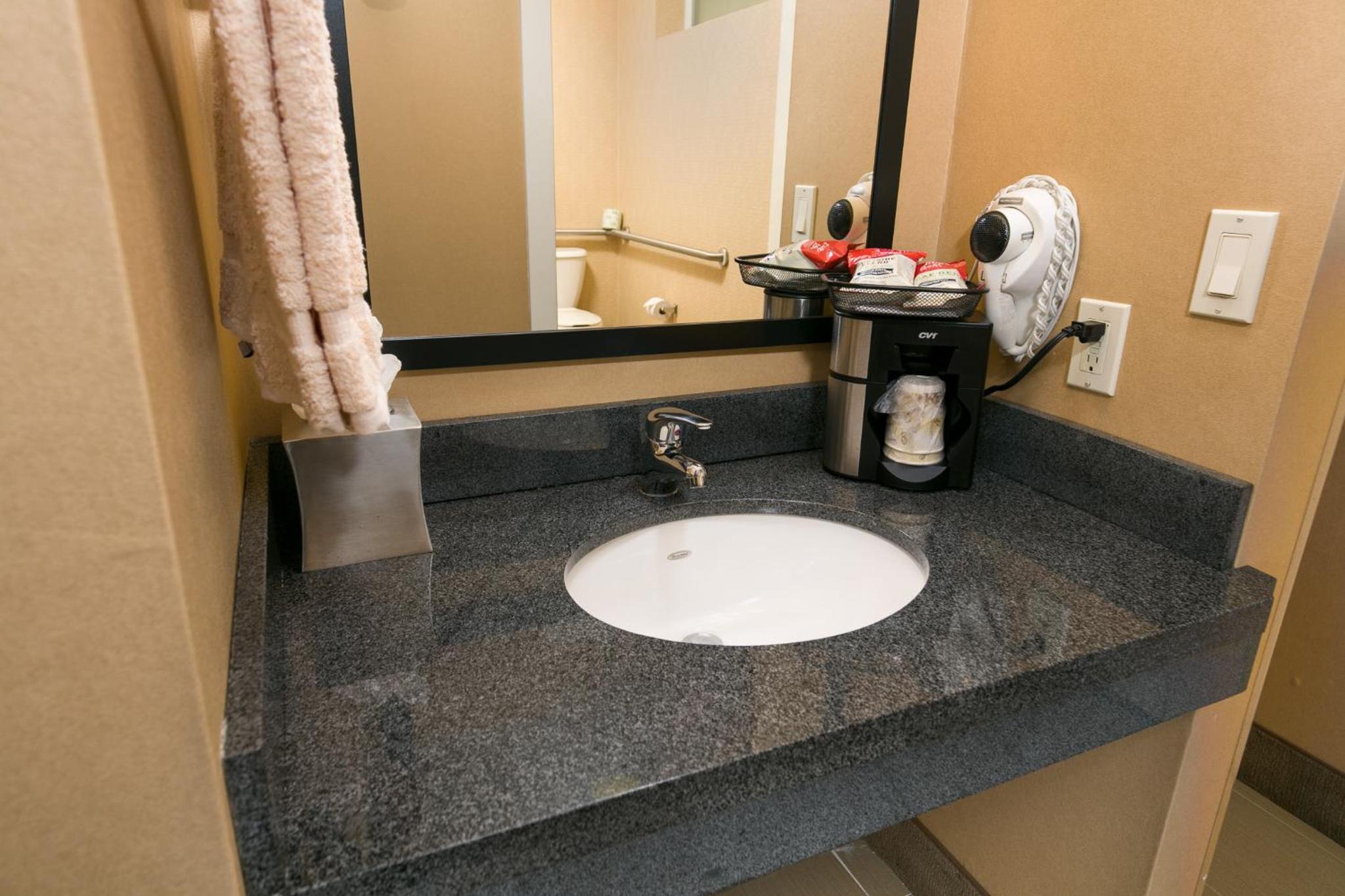 Queen Room - Disability Access photo 2