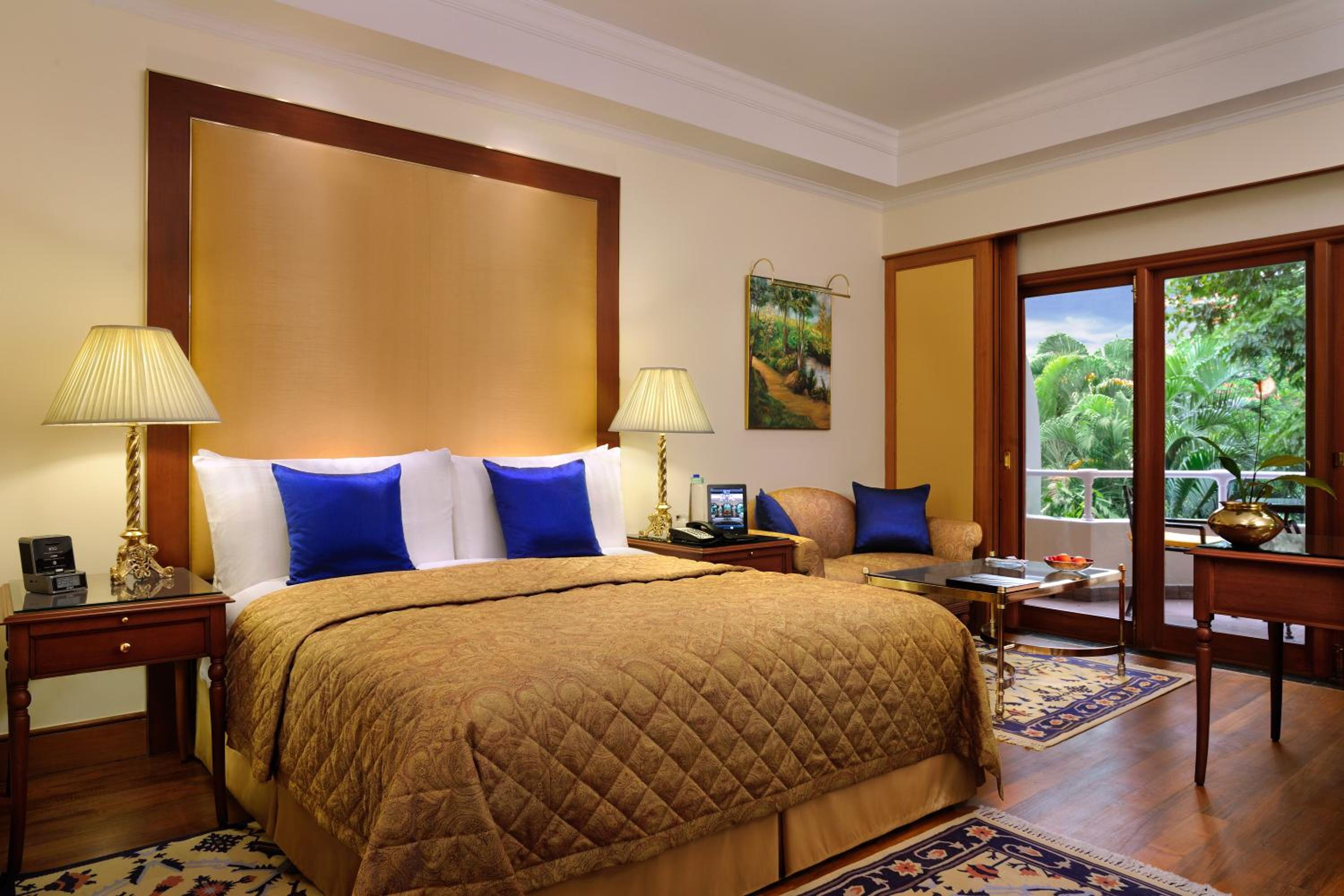 Deluxe Room with Private Balcony - Photo 3