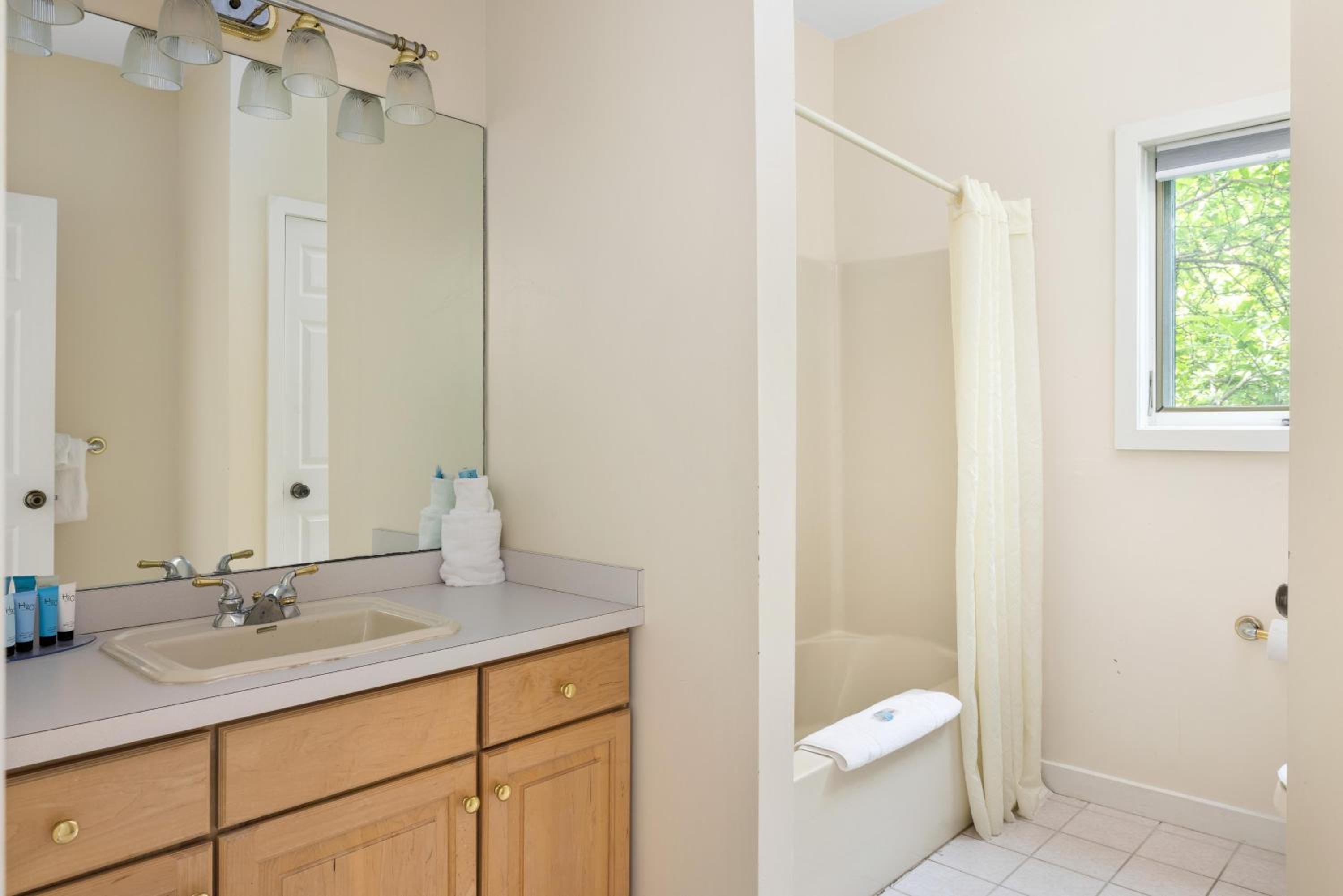 Two-Bedroom Townhouse photo 2