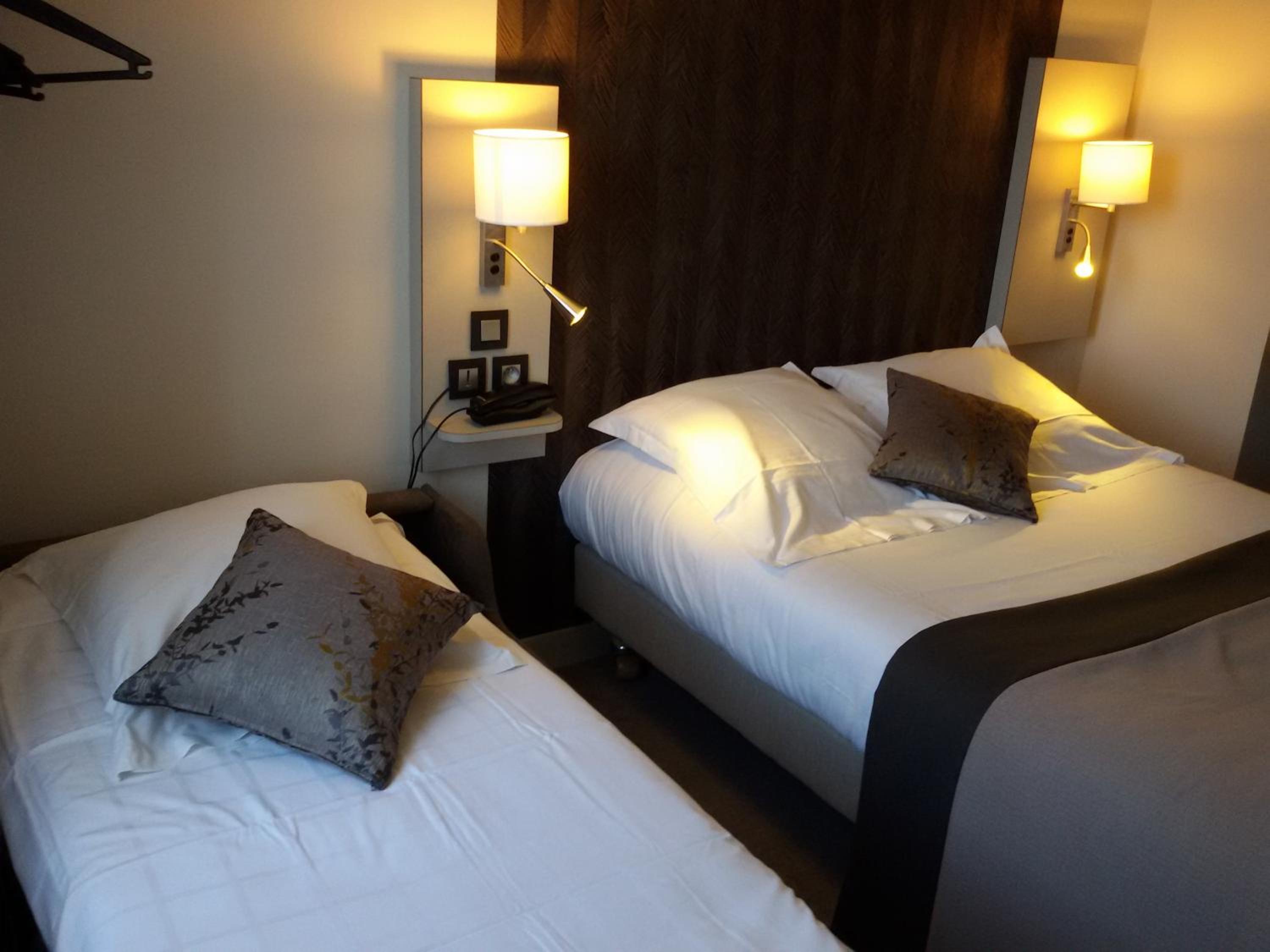 Double Bed Room and 1 single sofa - Photo 4