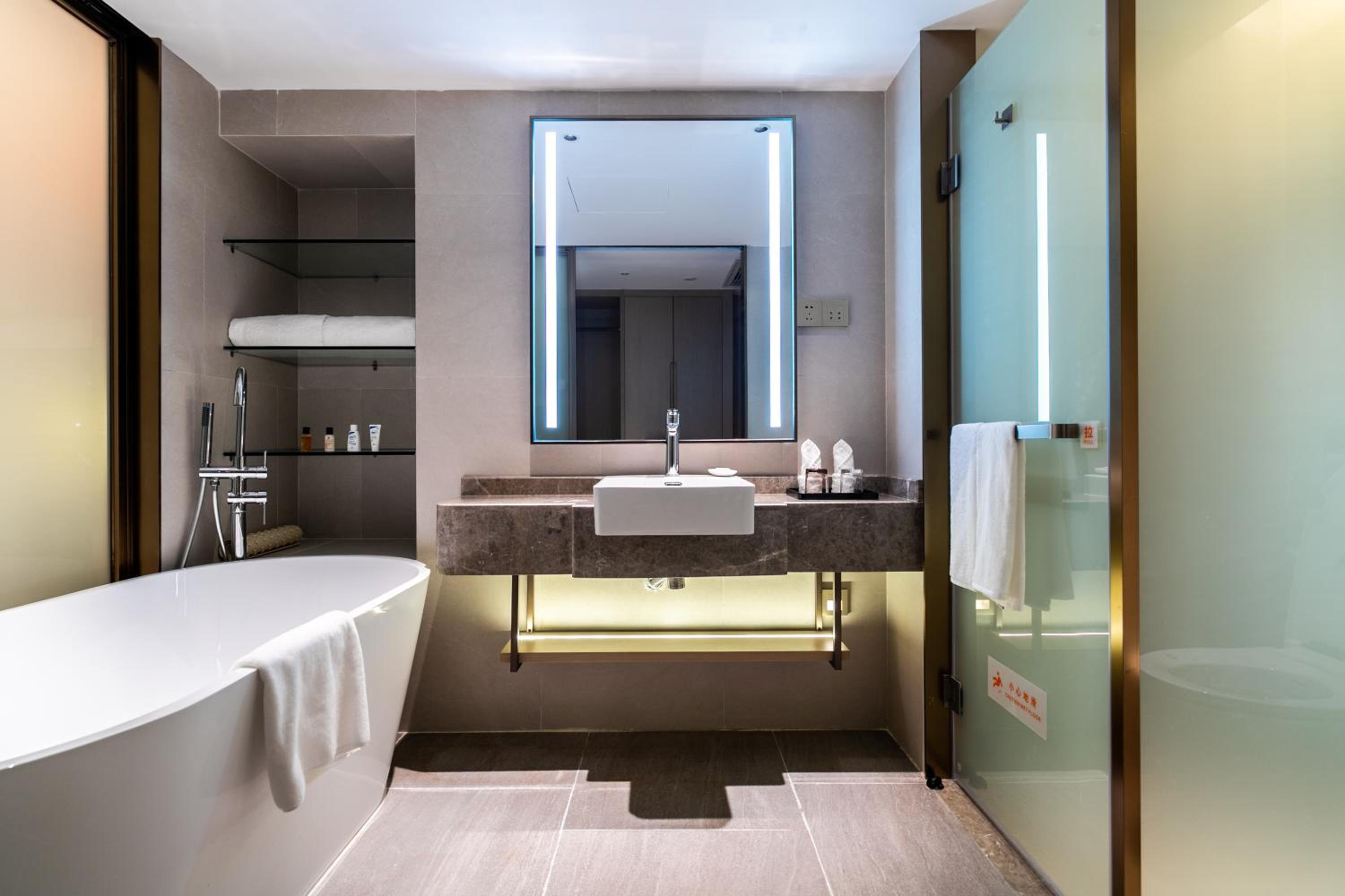 Deluxe Healthy King Room photo 3