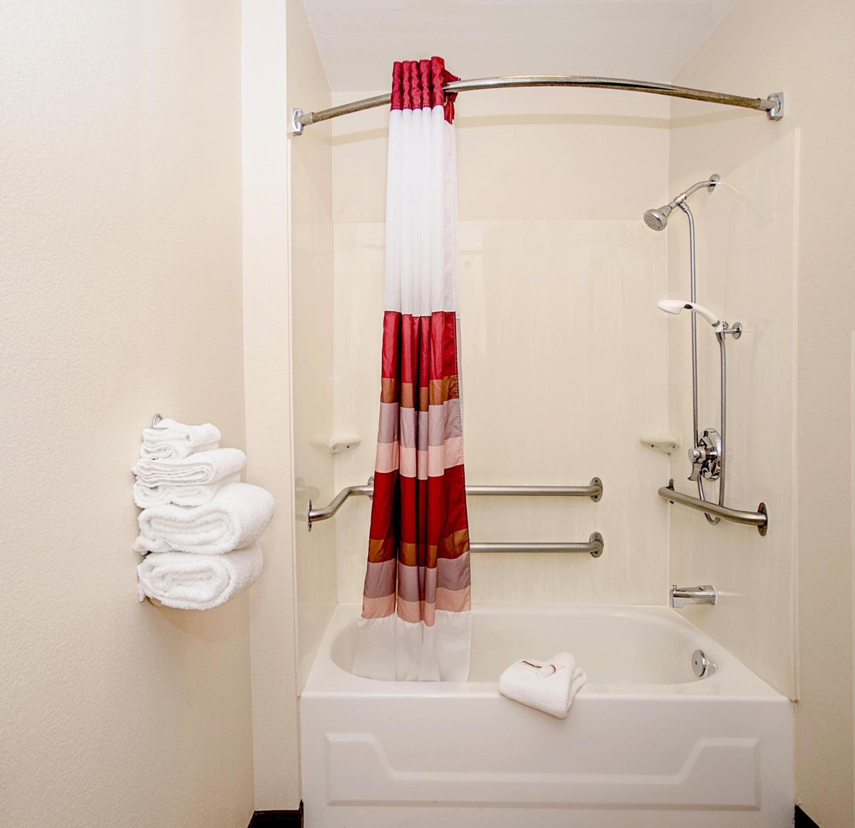Superior King Room Disability Access Smoke Free - Photo 6