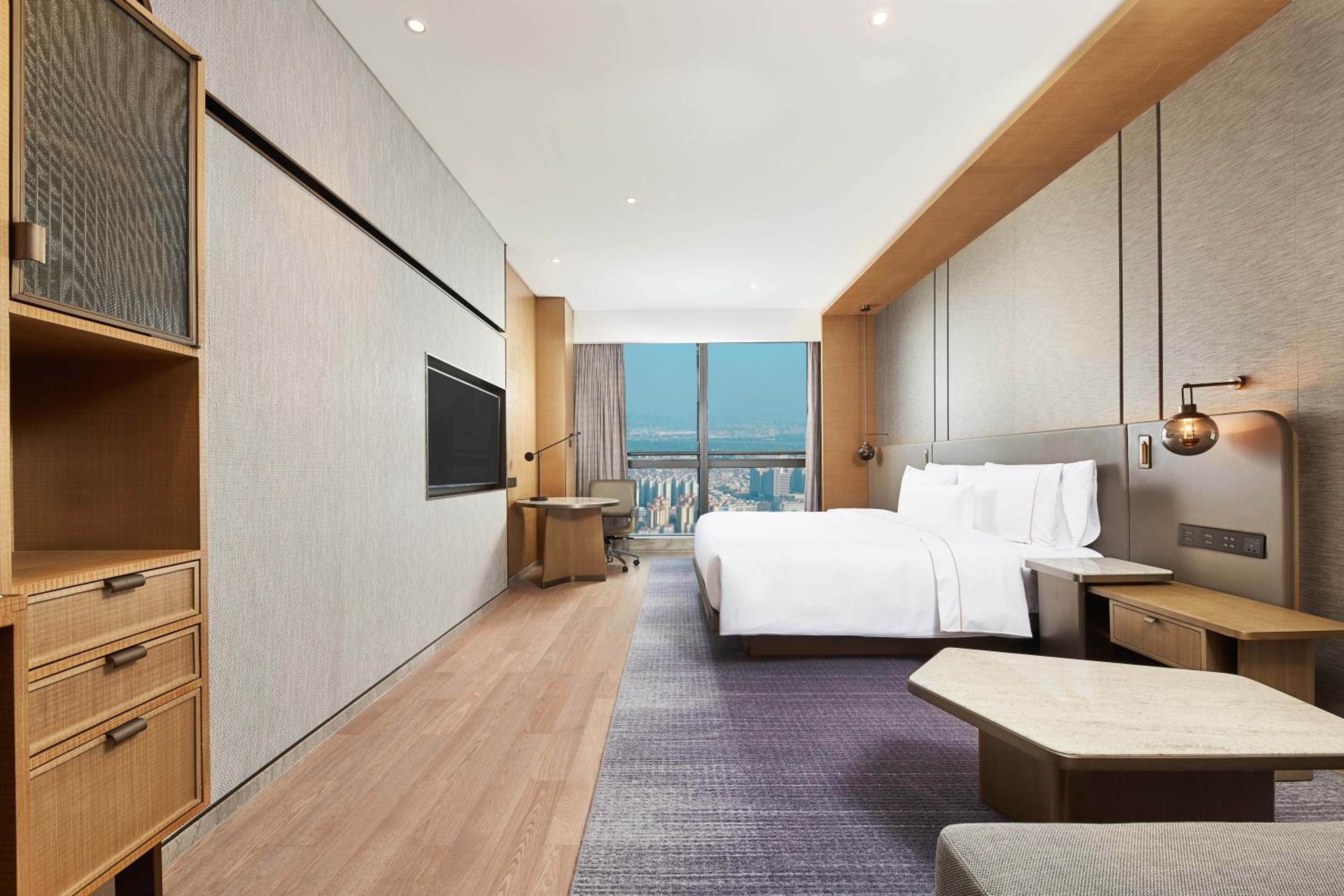 Guest room 1 King, City View - Photo 1