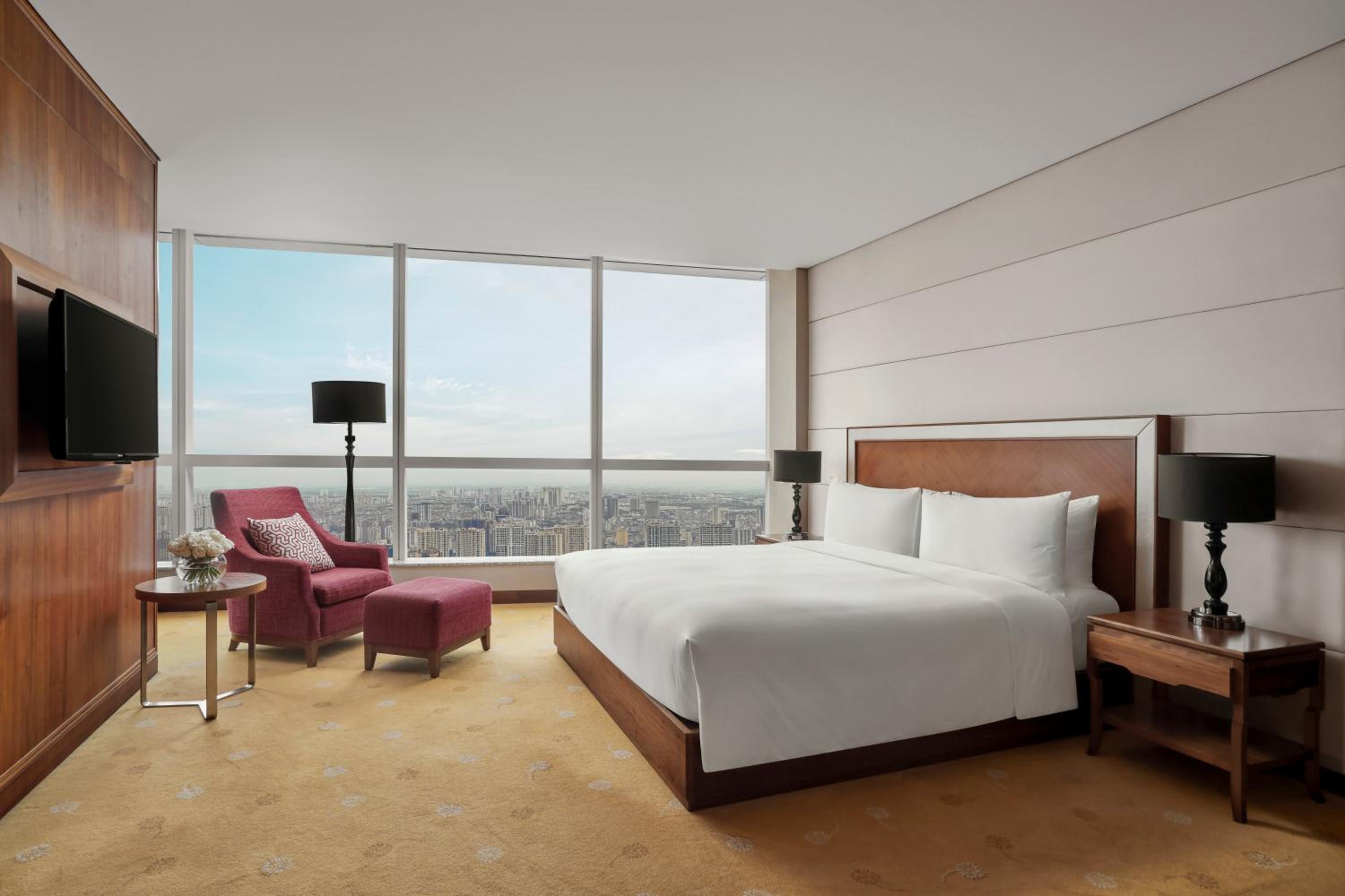 Junior King Suite - Club Lounge Access photo 1