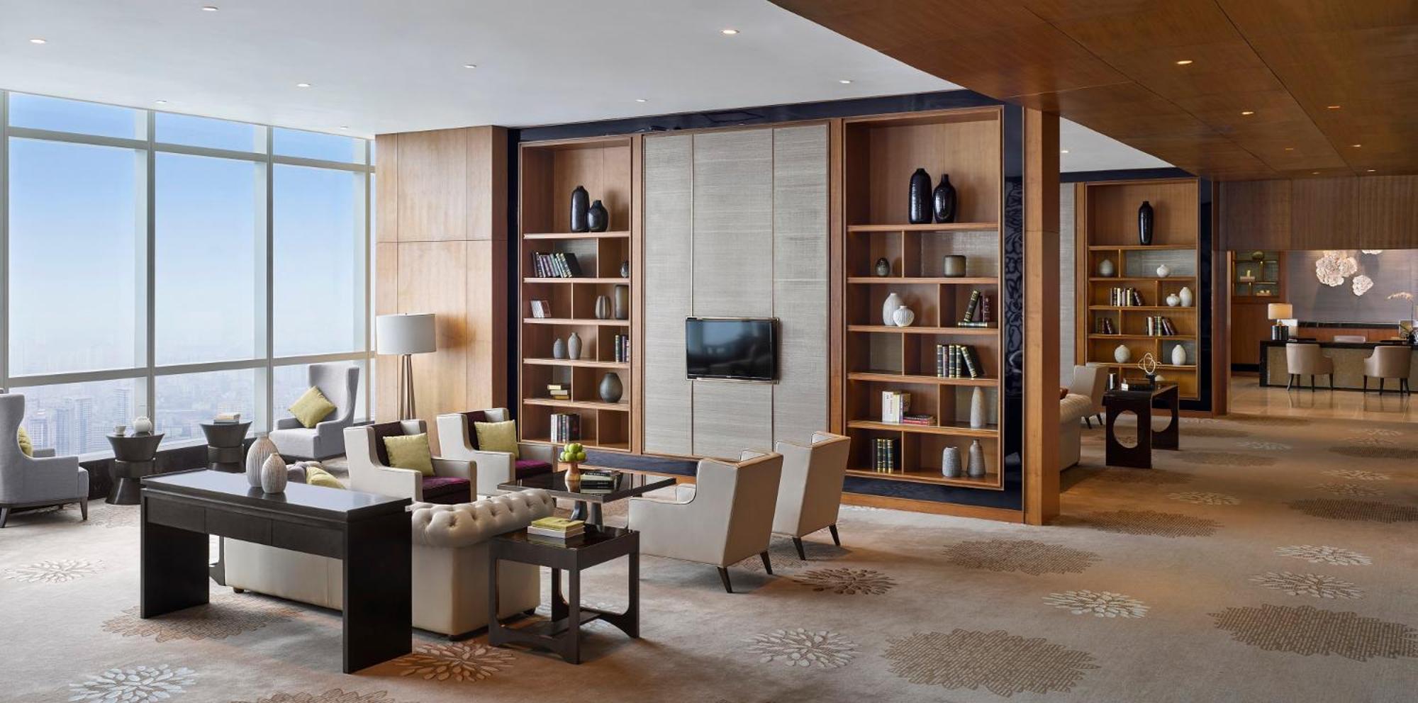 Junior King Suite - Club Lounge Access photo 3