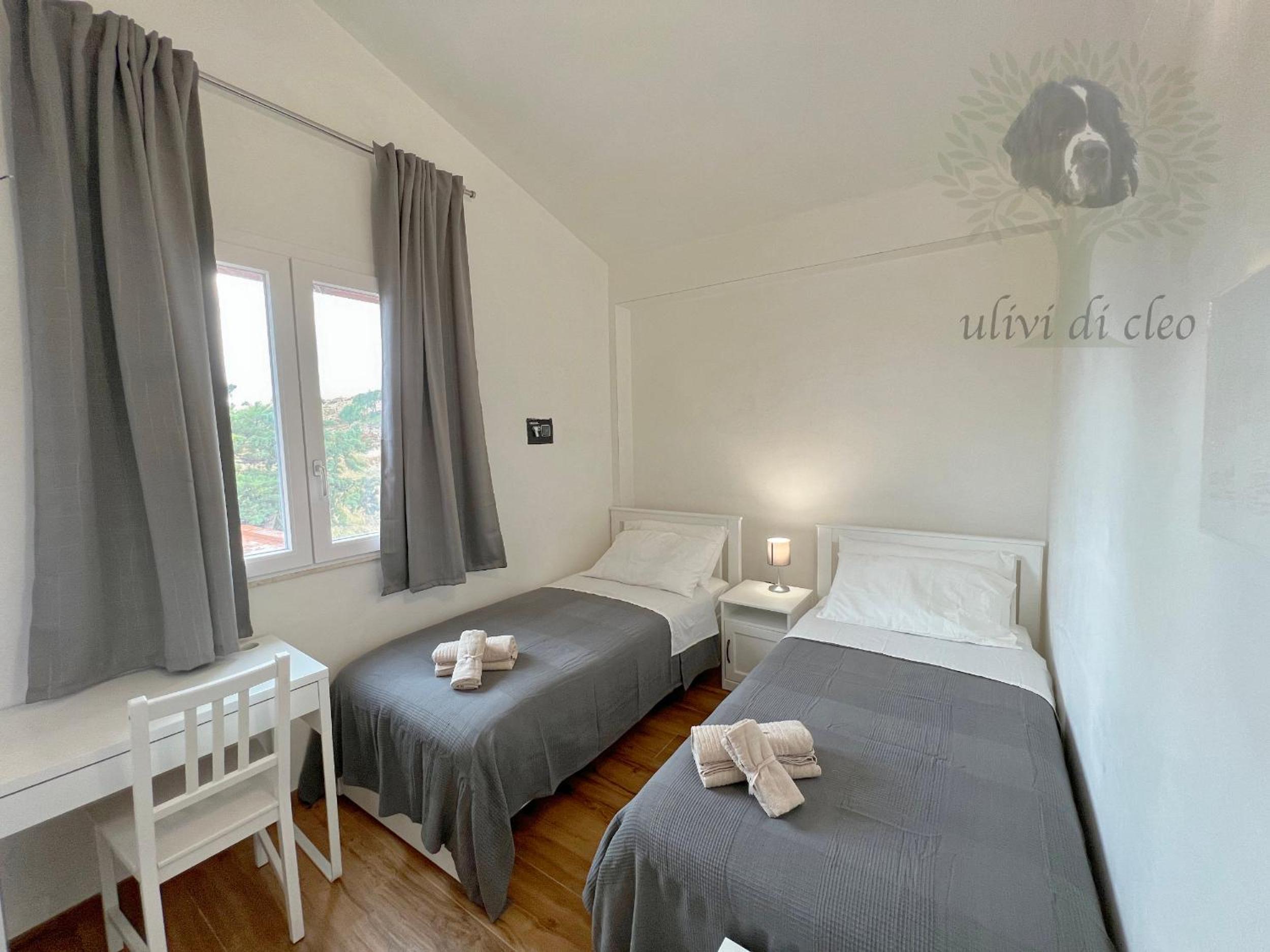 Twin Room with Private Bathroom photo 3