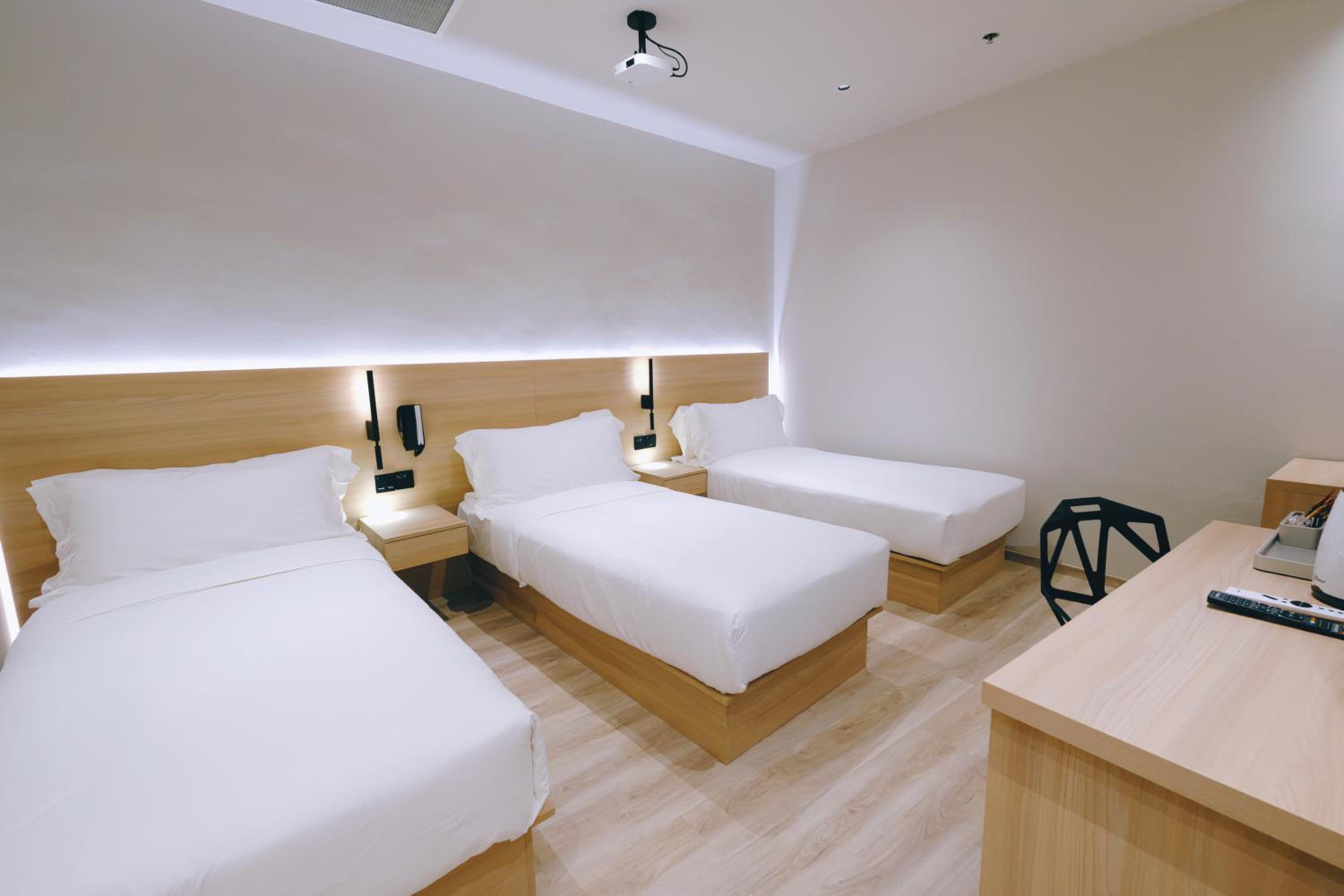 Deluxe Triple Room photo 2