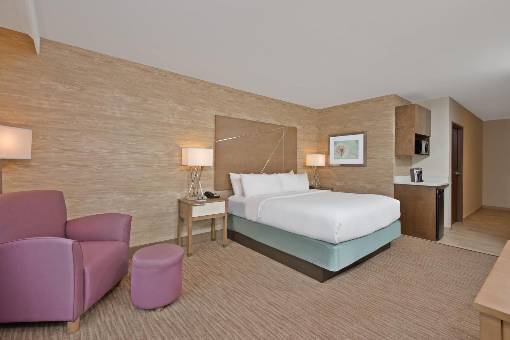 Standard King Room photo 3