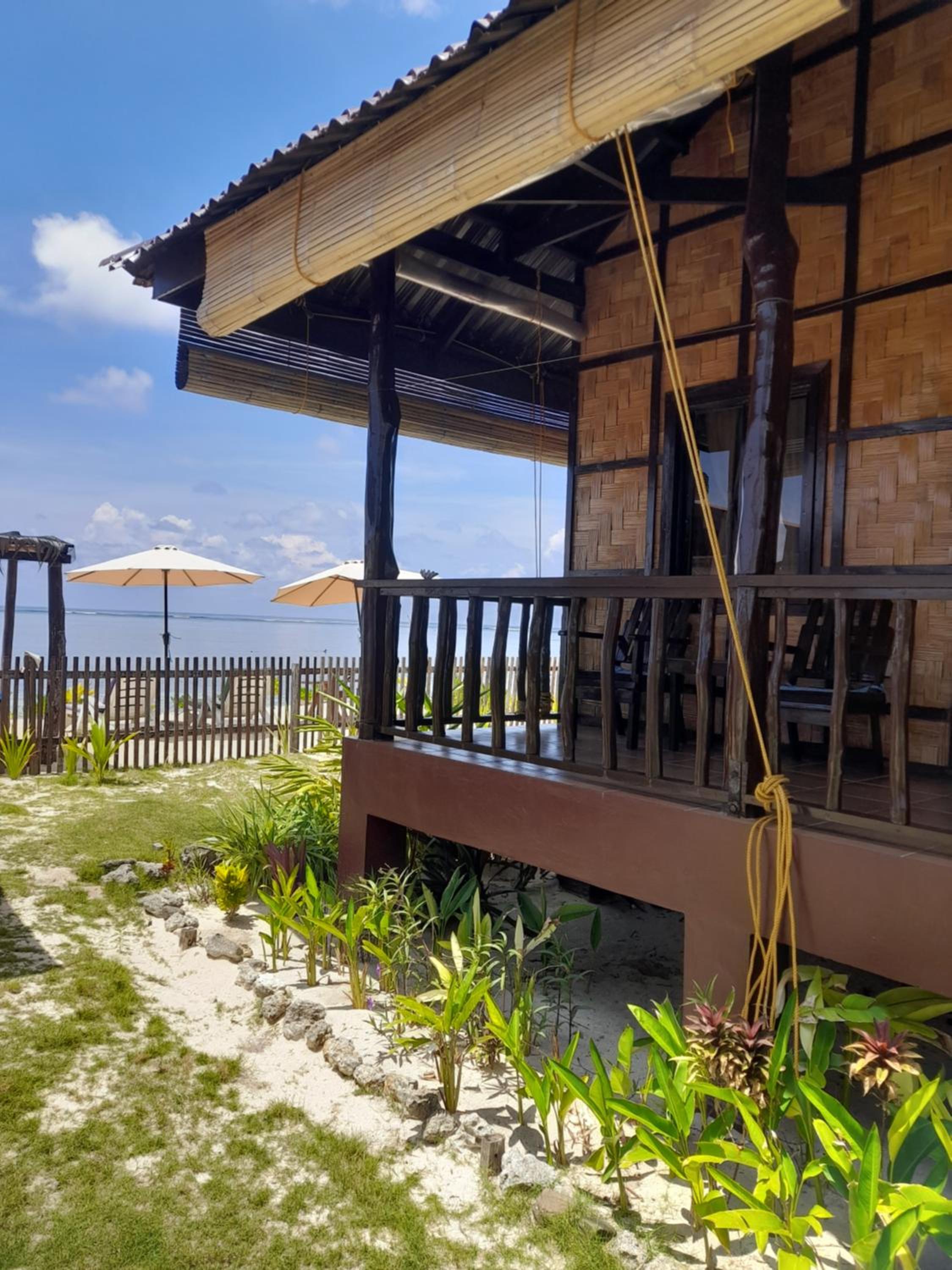 Superior Beachfront Bungalow - Photo 9
