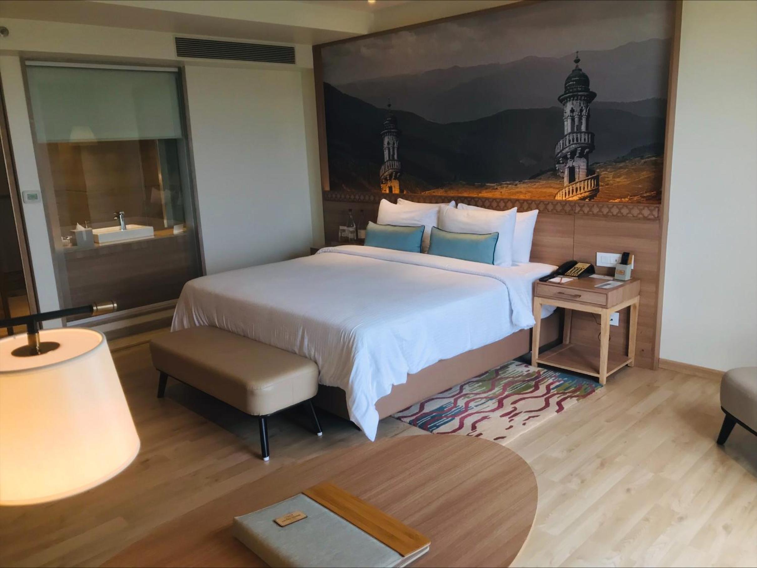 Deluxe Room with One Double Bed photo 3