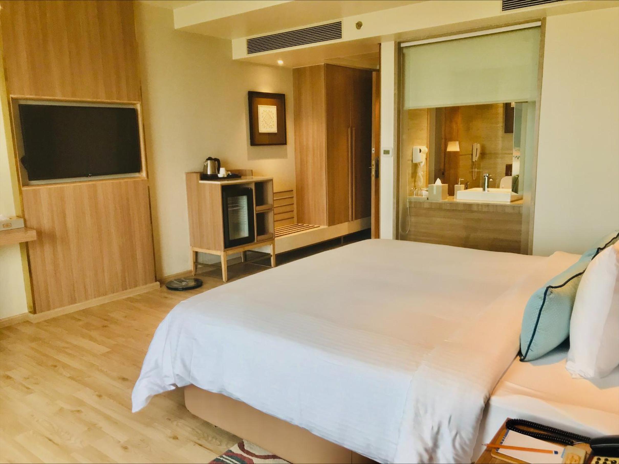 Deluxe Room with One Double Bed photo 2