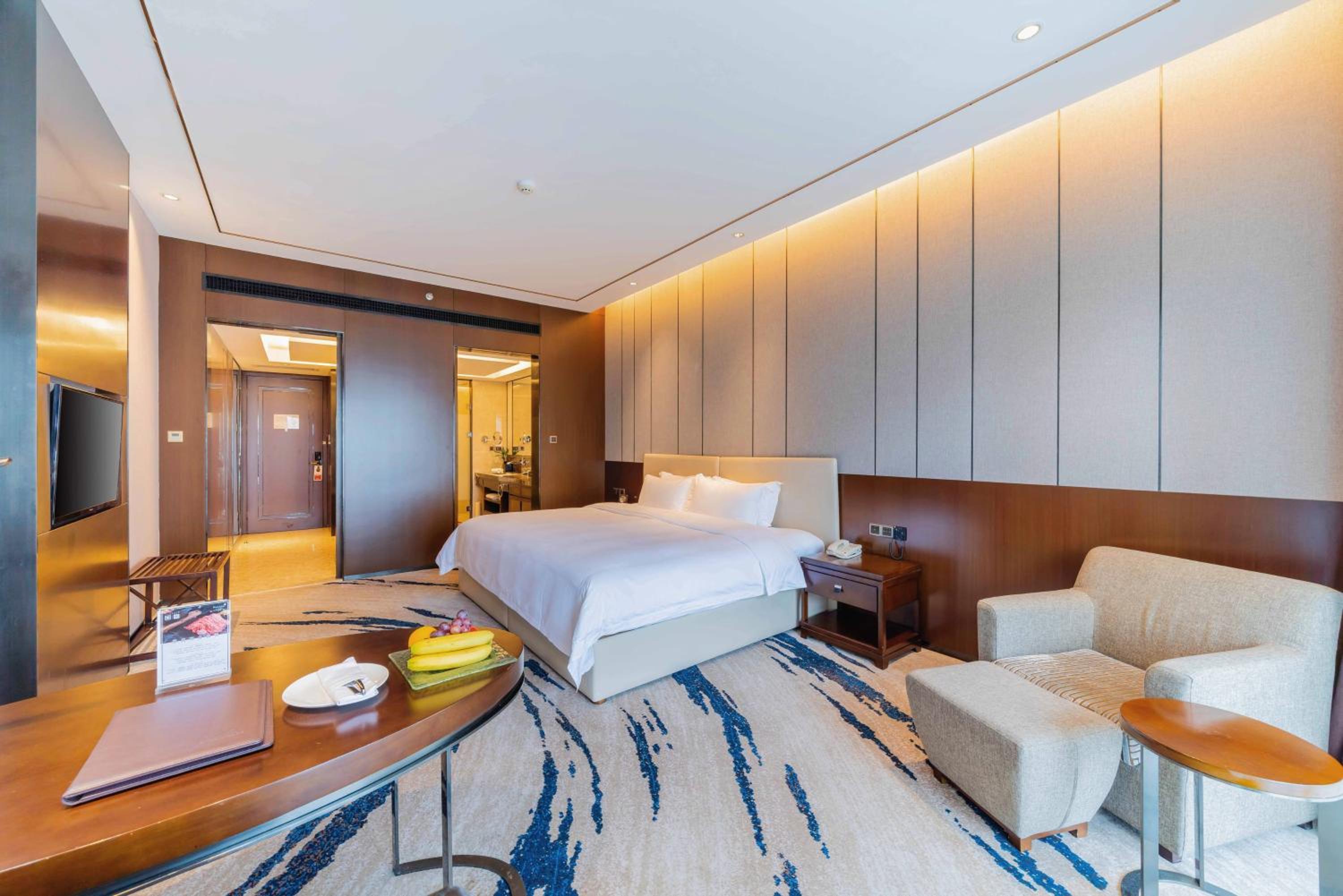 Superior King Room with Lake View