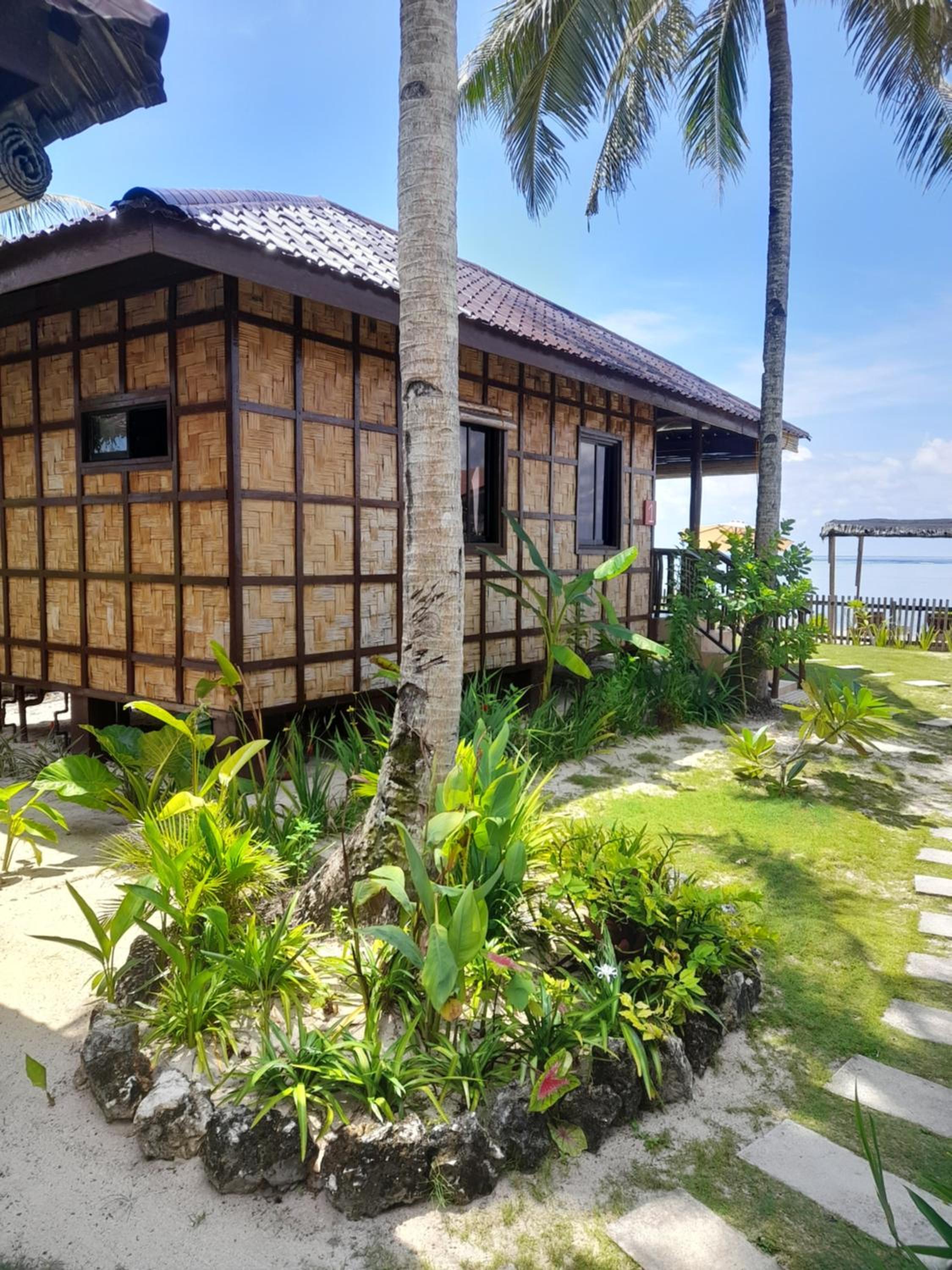 Superior Beachfront Bungalow - Photo 12