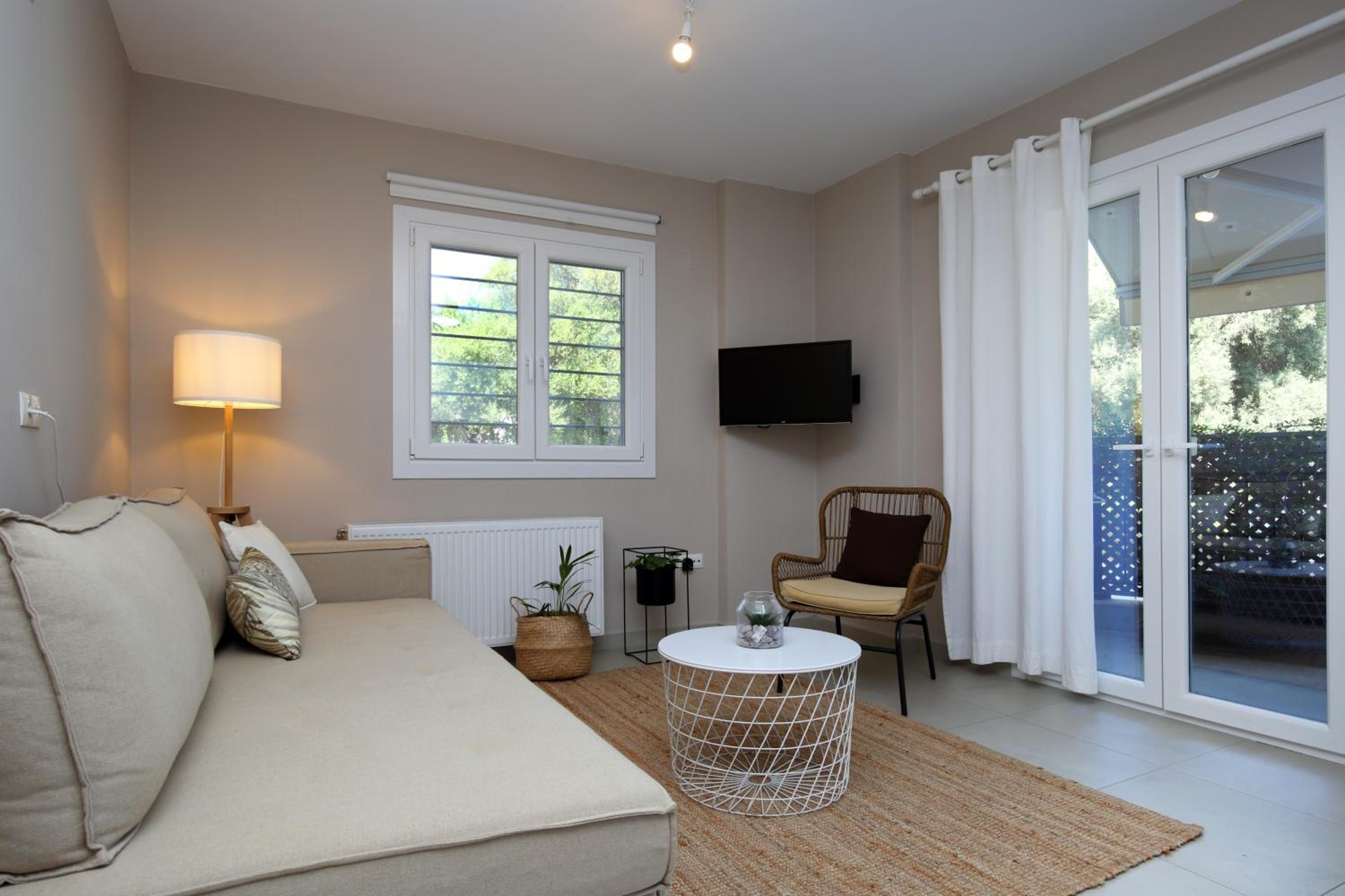 One-Bedroom Apartment - Photo 1