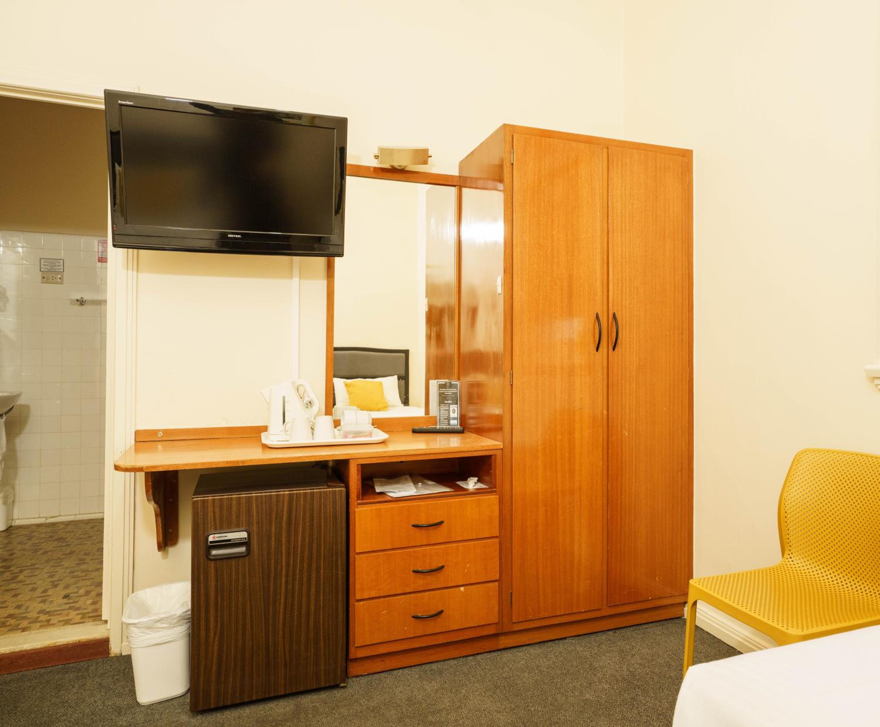 Budget Double Room photo 3