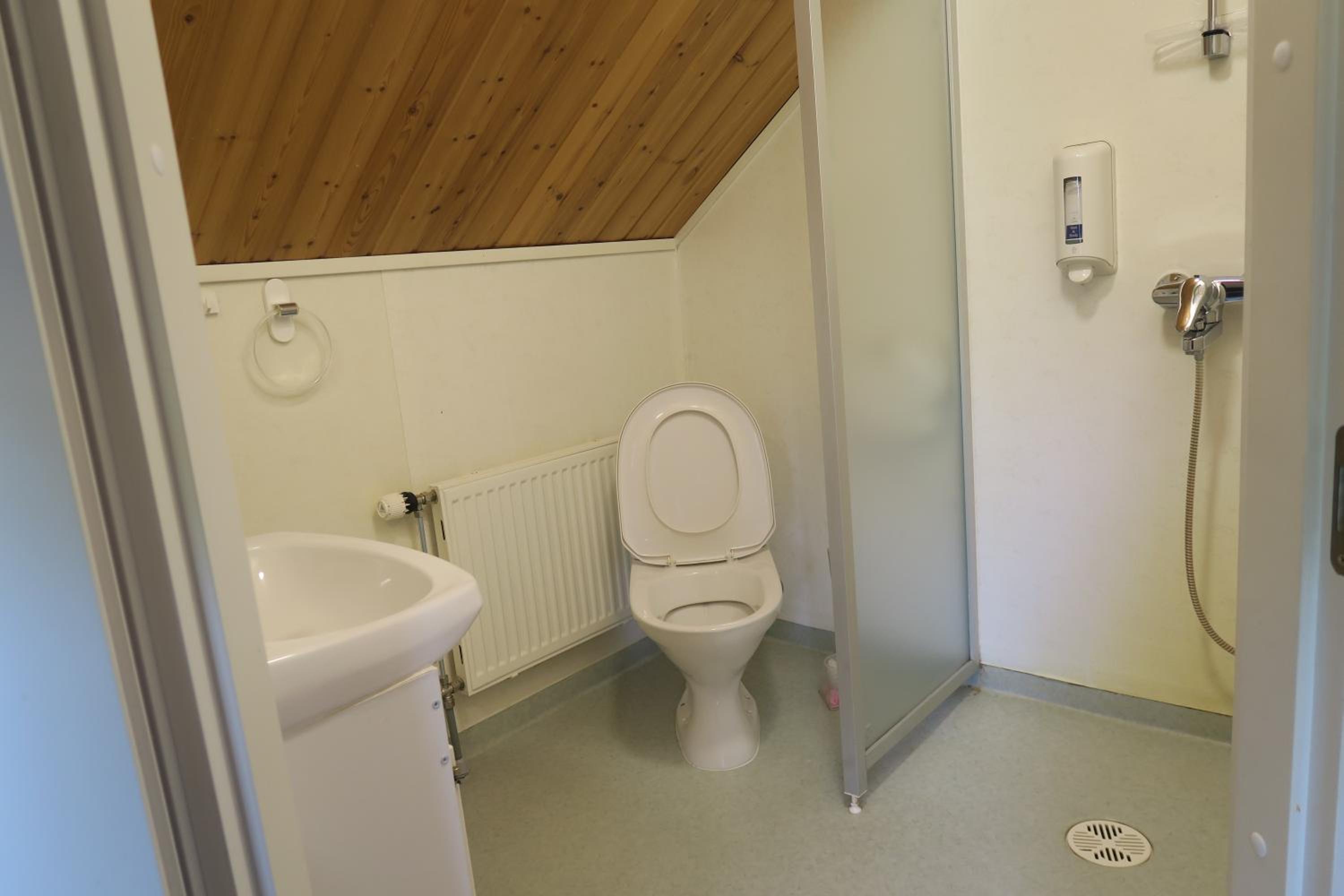 Deluxe Double Room with Shower - Photo 6