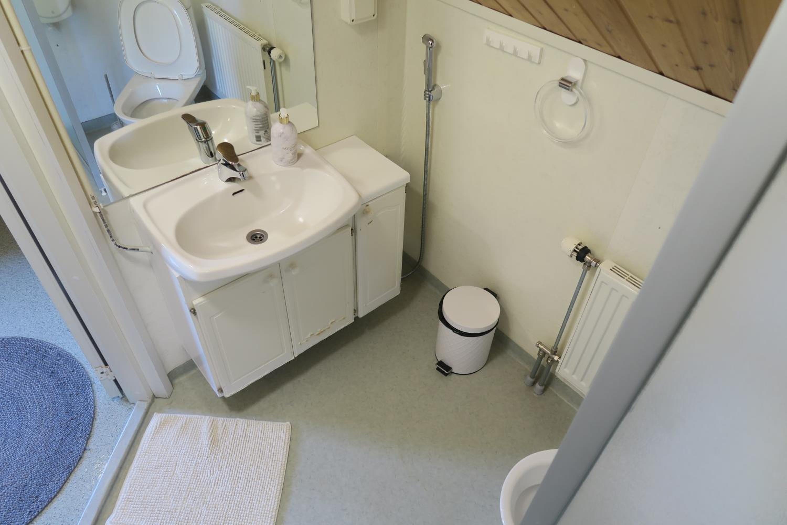 Deluxe Double Room with Shower - Photo 4