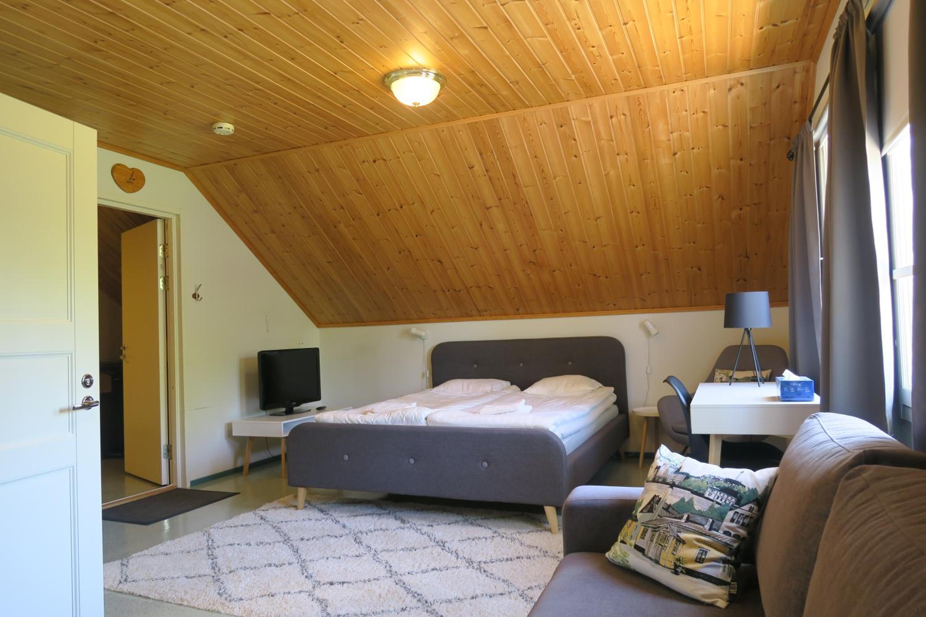 Deluxe Double Room with Shower - Photo 3