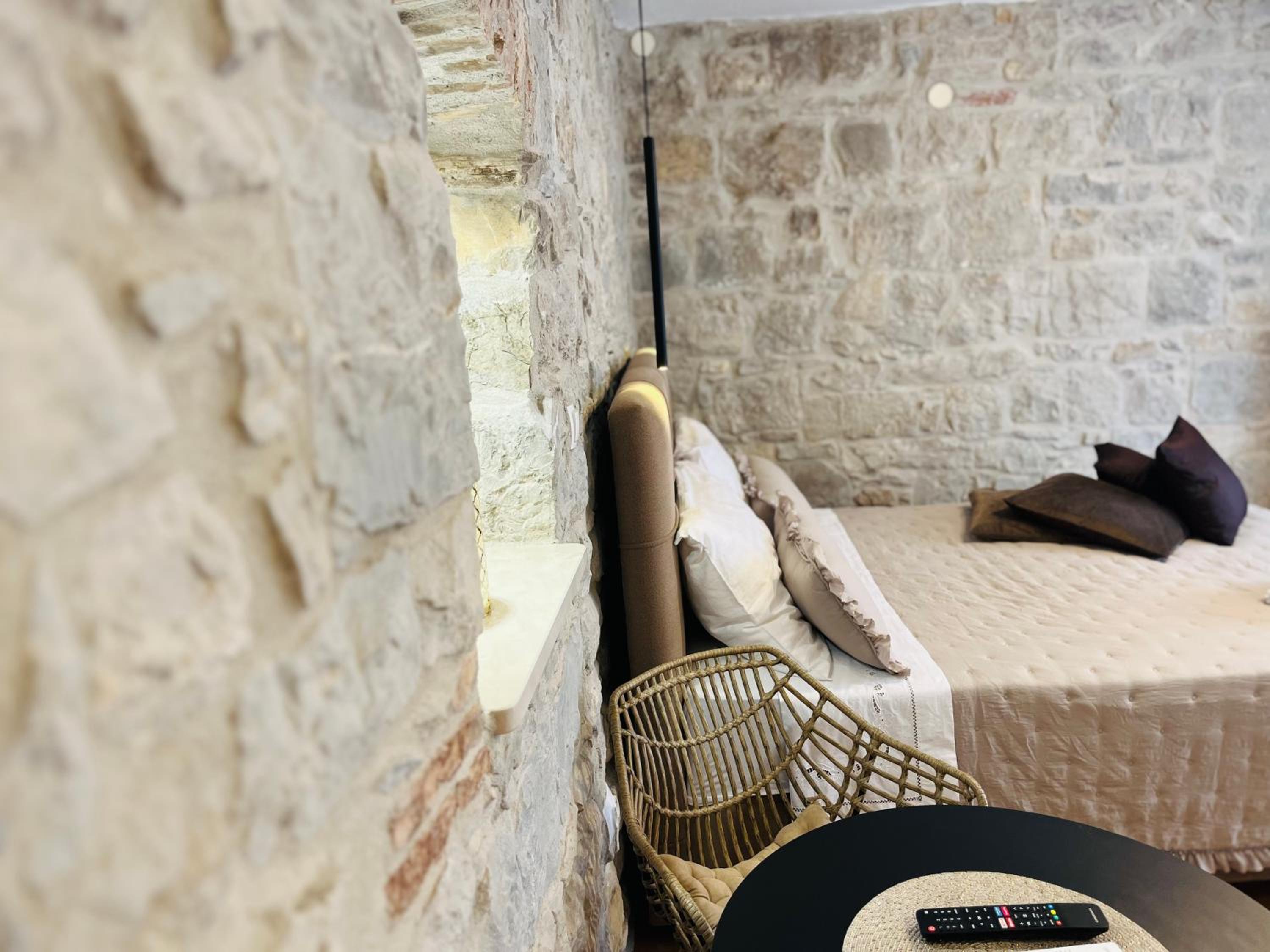 Studio Apartment - Photo 28