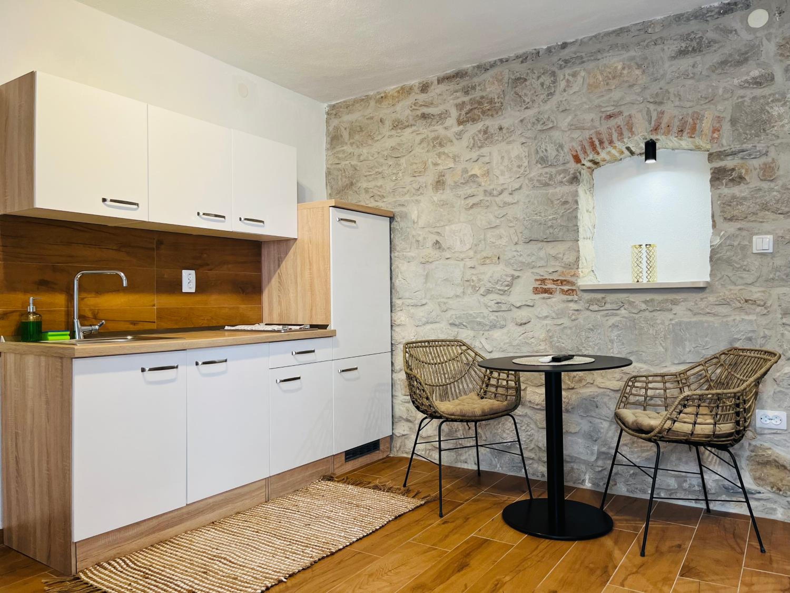 Studio Apartment - Photo 26